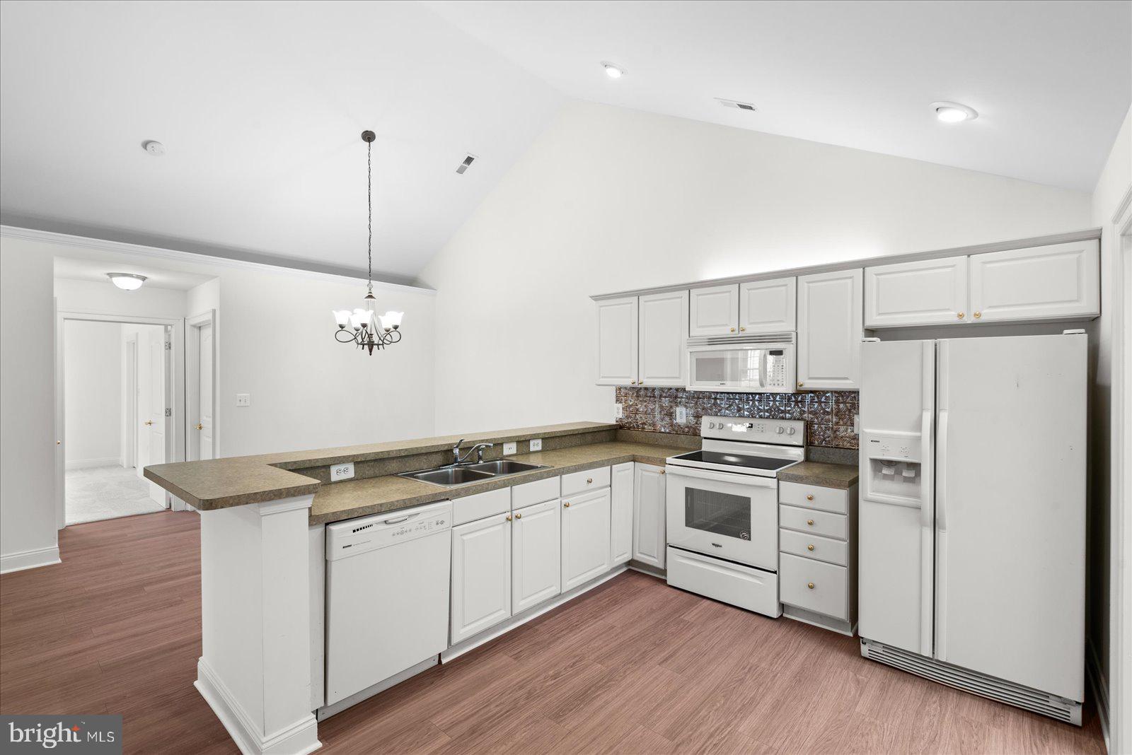 REGENCY PARK VILLAS - Residential