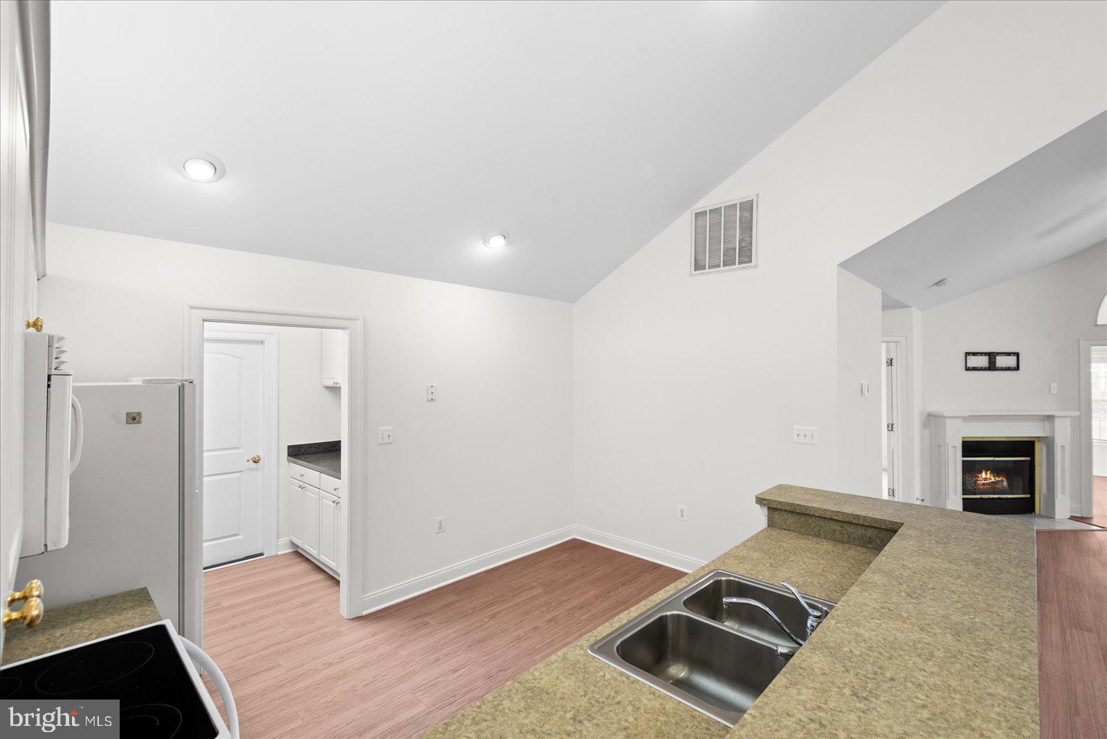 REGENCY PARK VILLAS - Residential