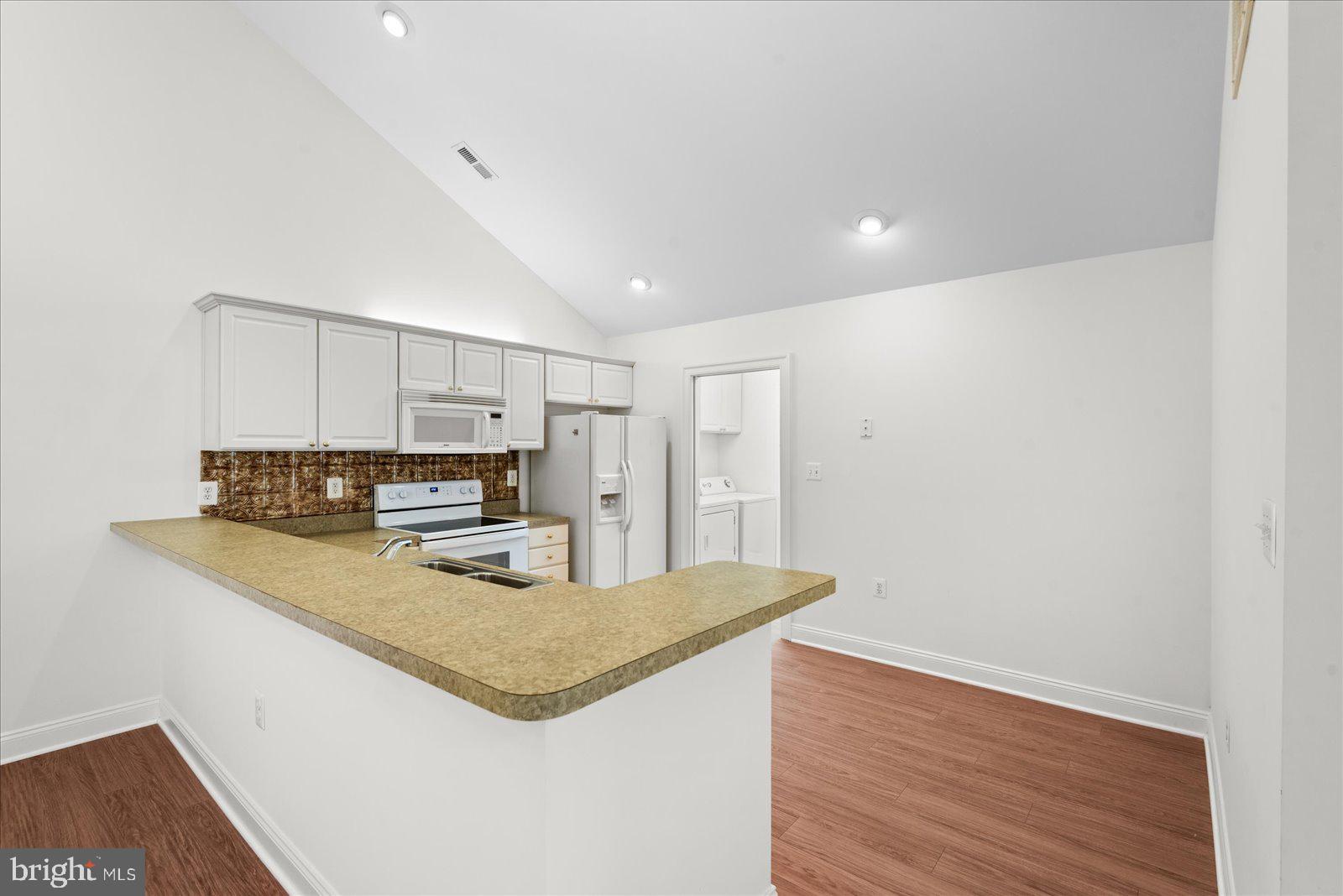 REGENCY PARK VILLAS - Residential