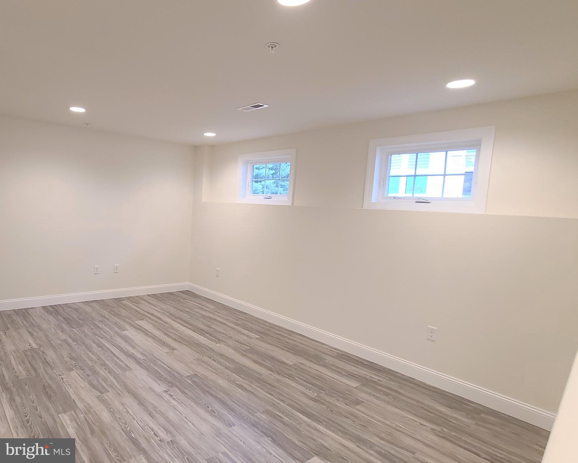 SCHOOL HOUSE MEADOWS - Residential Lease