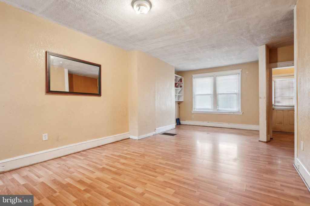 listing image 0