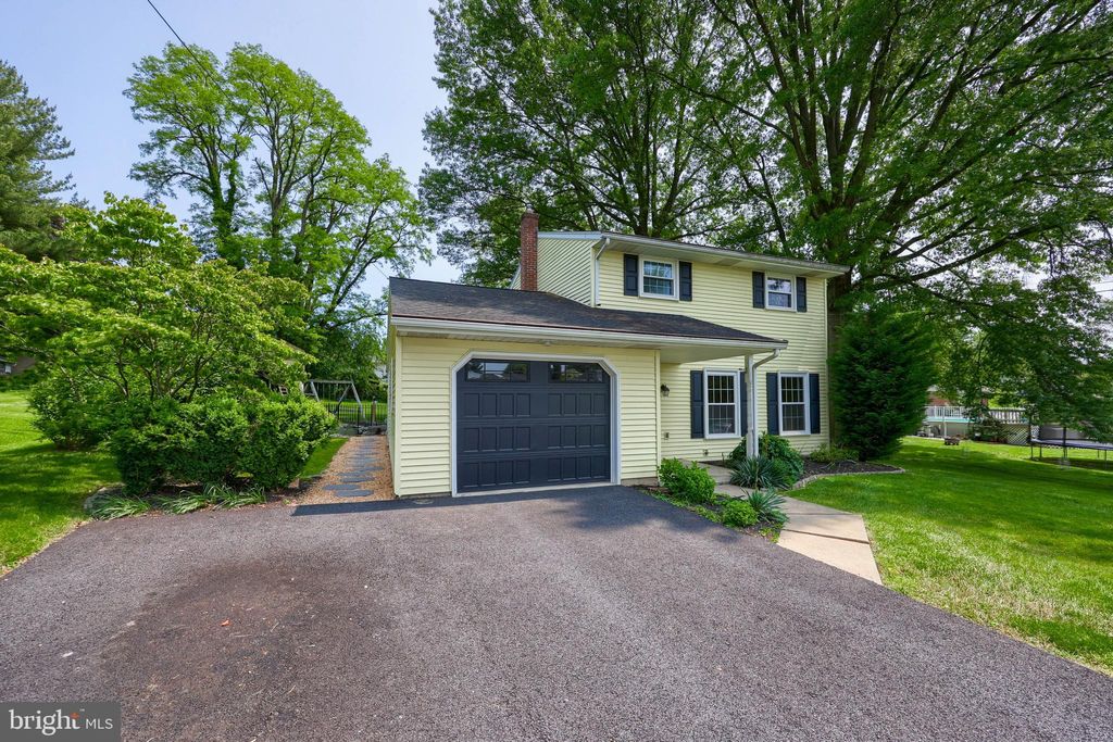 Photo of 283 Whittier Lane, LANCASTER, PA 17602 (MLS # PALA2070934)