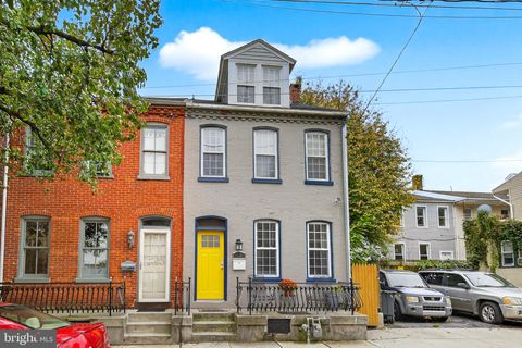 Photo of 12 E New Street, LANCASTER, PA 17602 (MLS # PALA2076110)