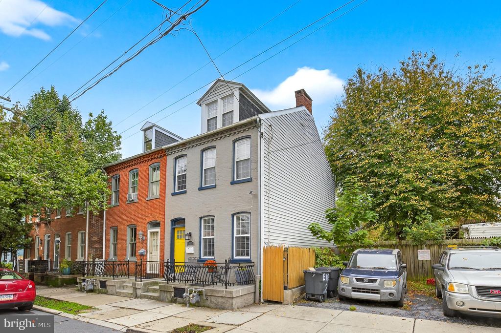 Photo of 12 E New Street, LANCASTER, PA 17602 (MLS # PALA2076110)