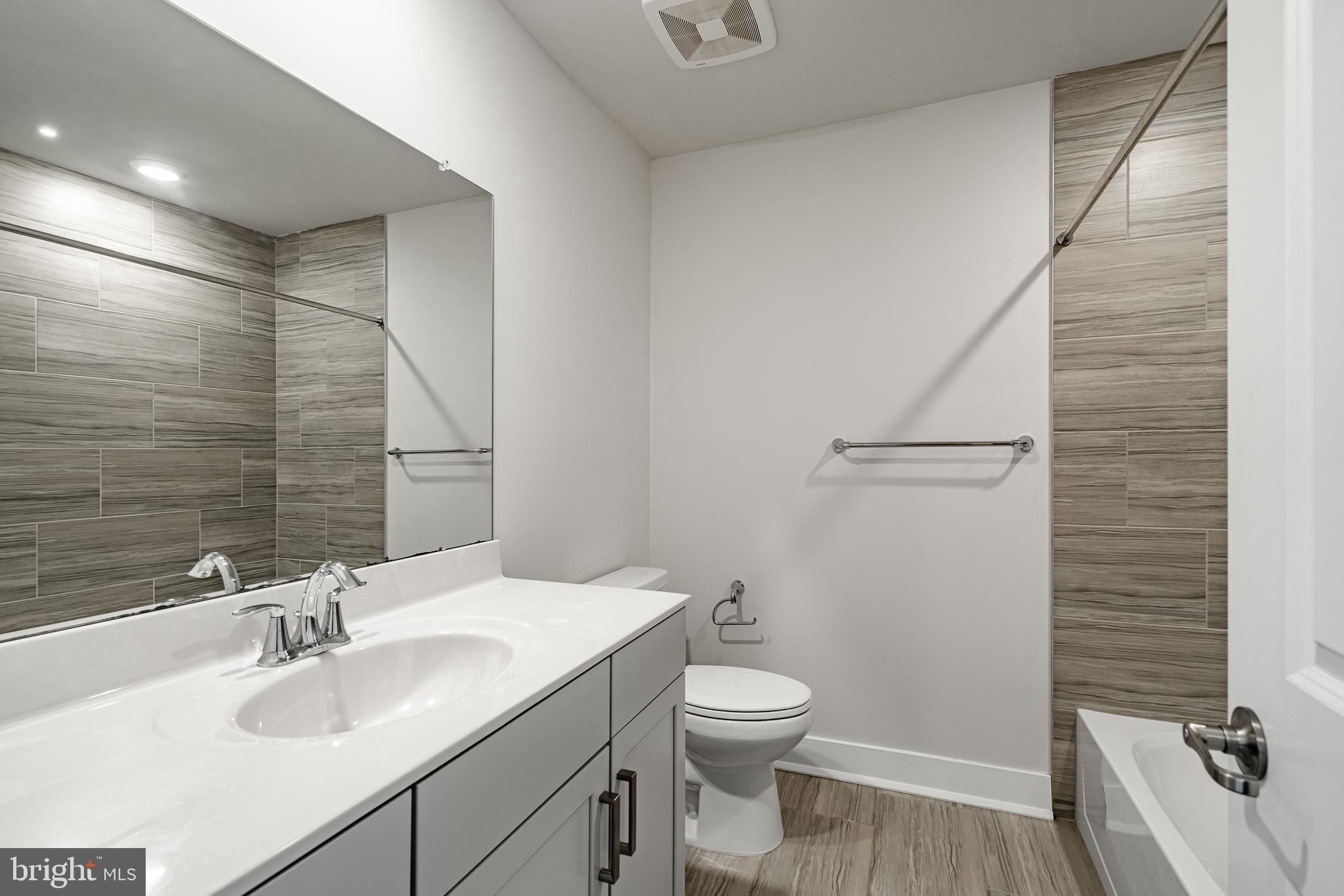 LOCHIEL FARM - Residential