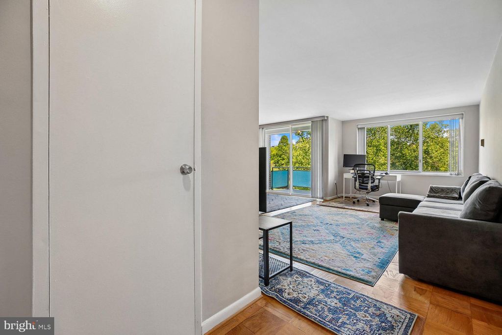 Photo of 10201 Grosvenor Place #414, ROCKVILLE, MD 20852 (MLS # MDMC2229784)