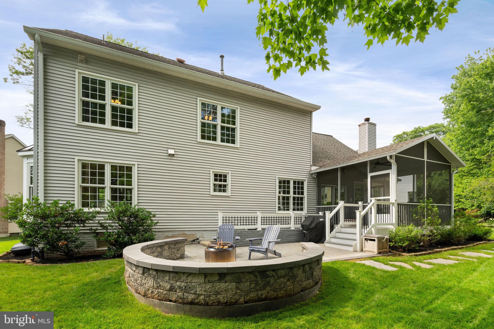 LIFESTYLE AT SULLY STATION - Residential