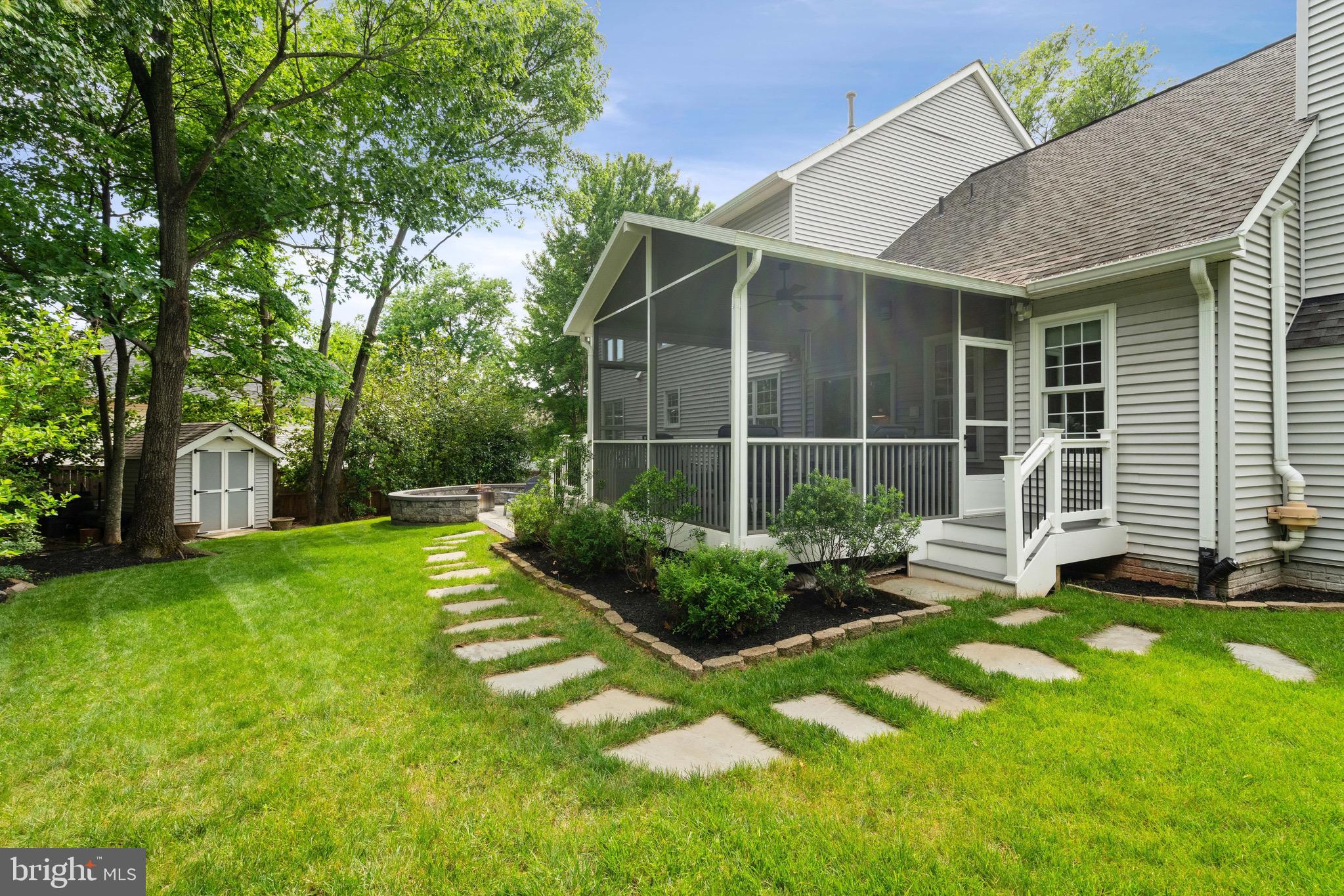 LIFESTYLE AT SULLY STATION - Residential