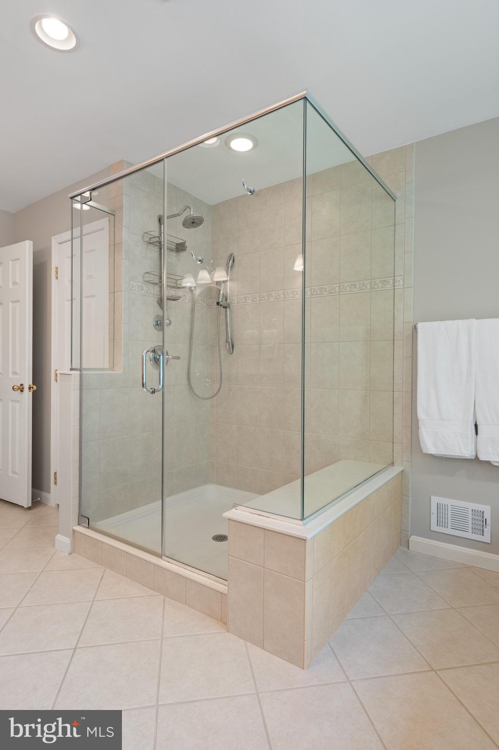LIFESTYLE AT SULLY STATION - Residential