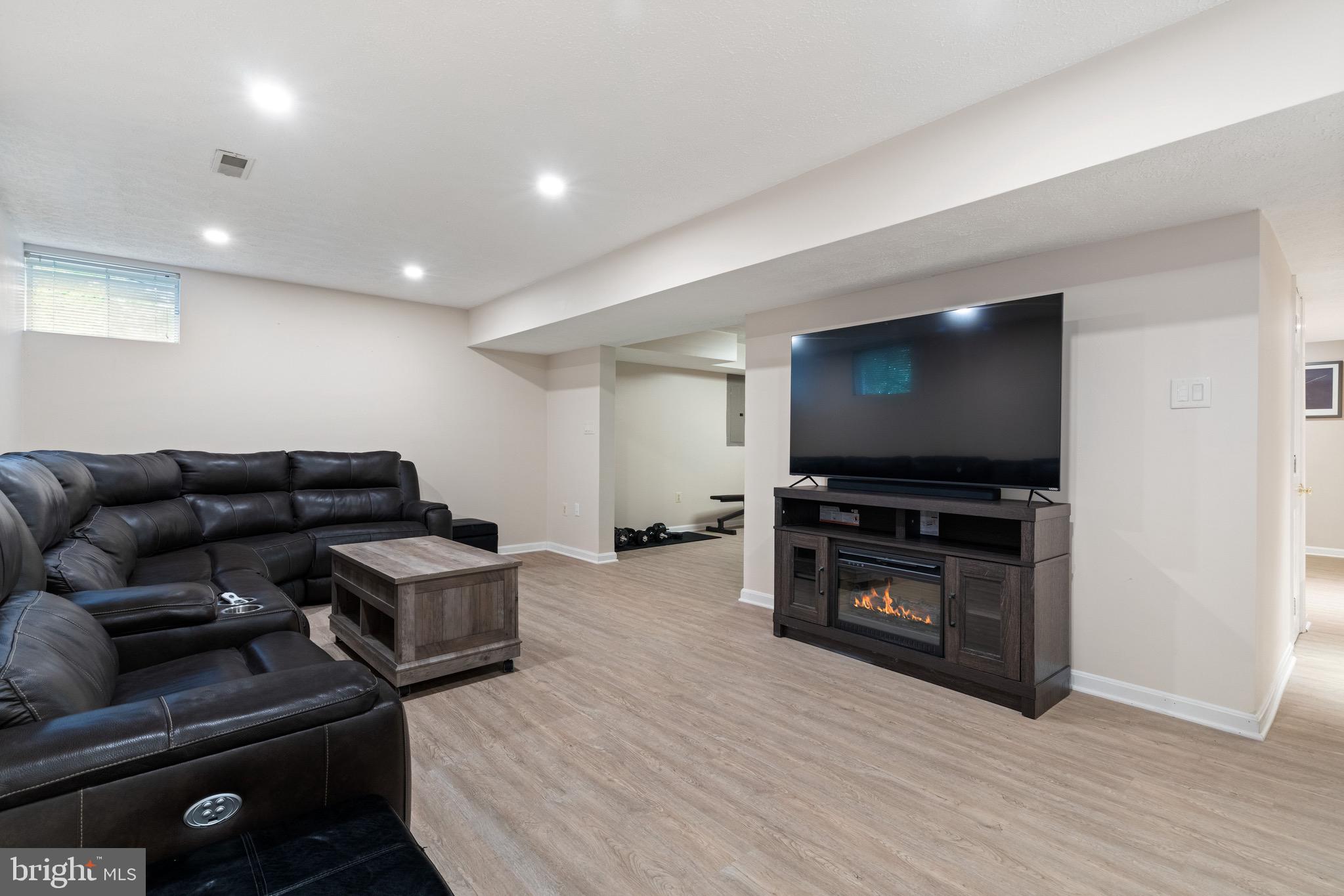 LIFESTYLE AT SULLY STATION - Residential