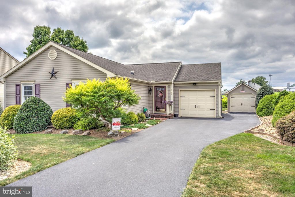 Photo of 302 COTTONWOOD LN, NEW HOLLAND, PA 17557 (MLS # PALA2038974)