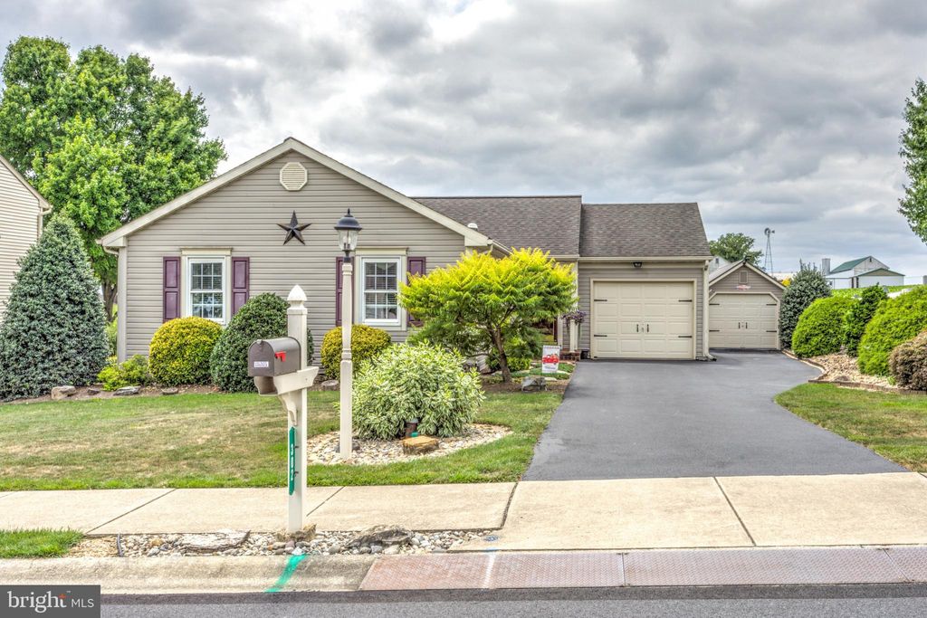 Photo of 302 COTTONWOOD LN, NEW HOLLAND, PA 17557 (MLS # PALA2038974)