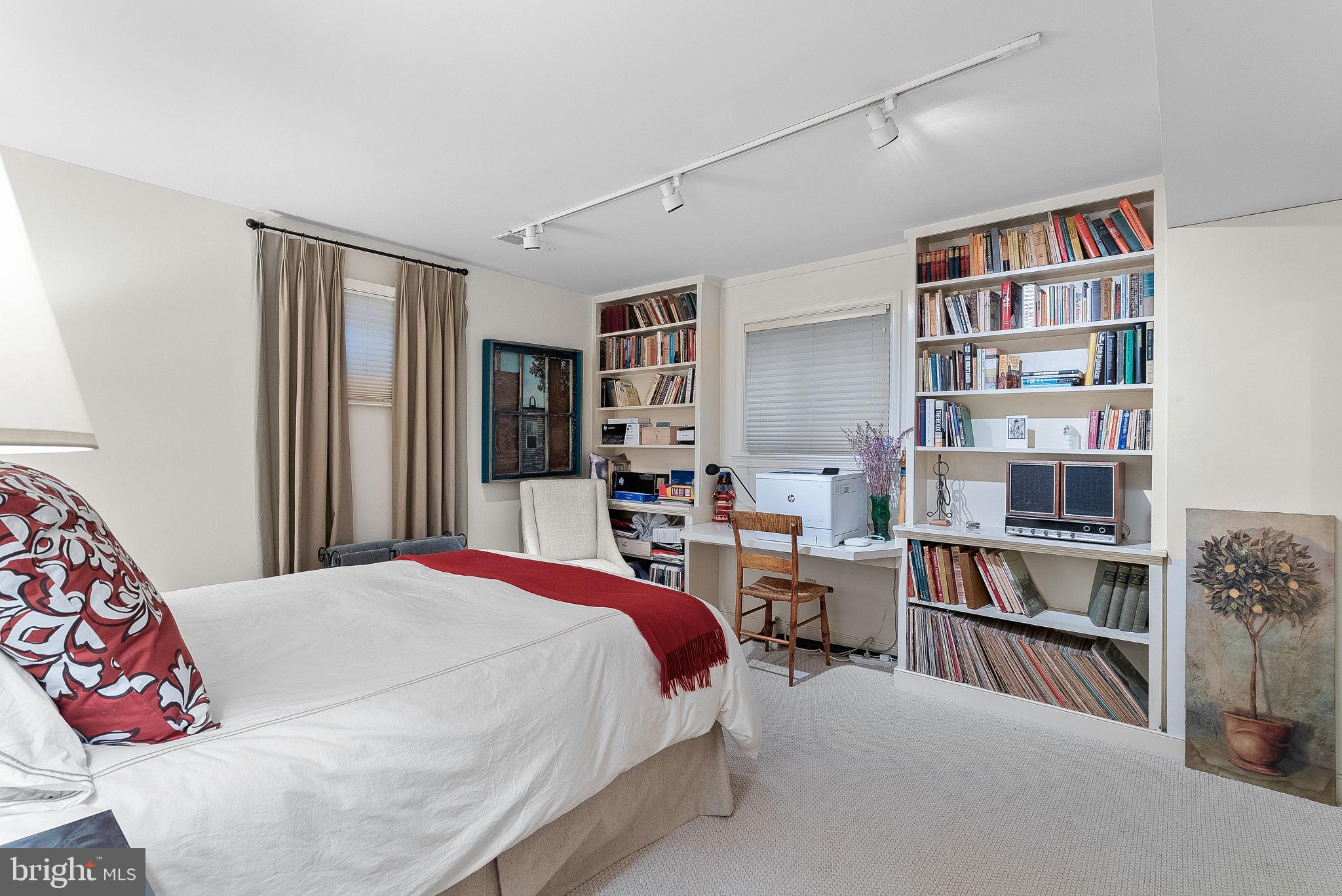 NORTH HILLS - Residential