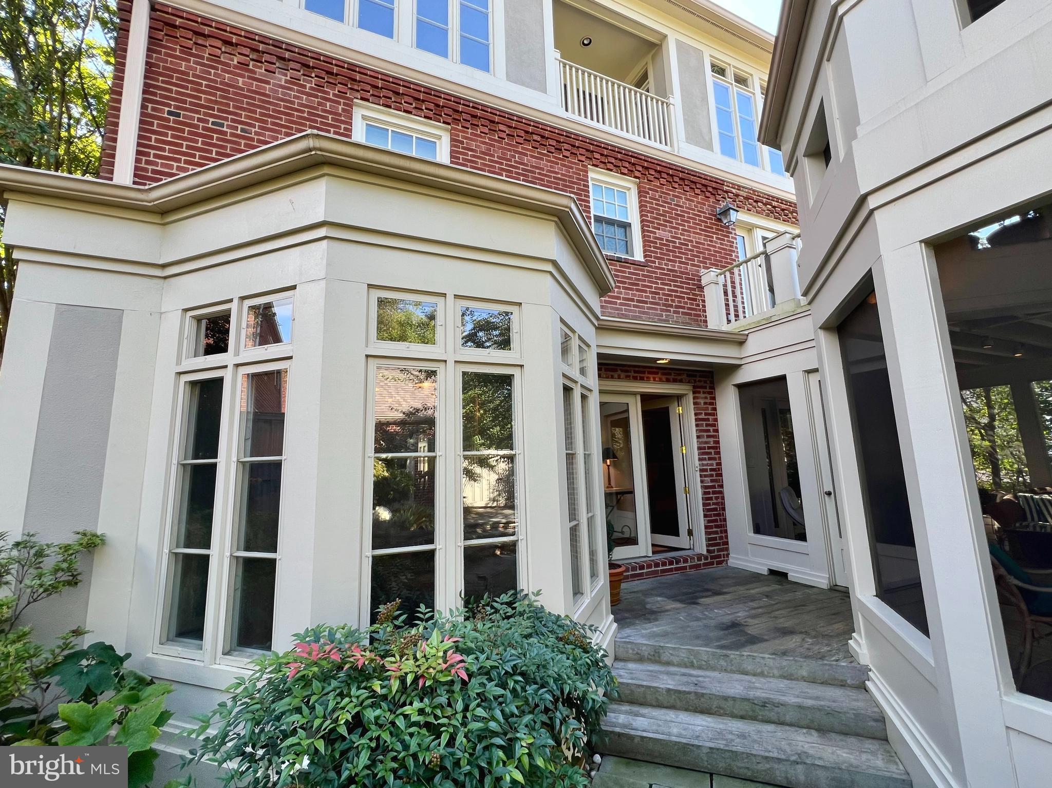 NORTH HILLS - Residential