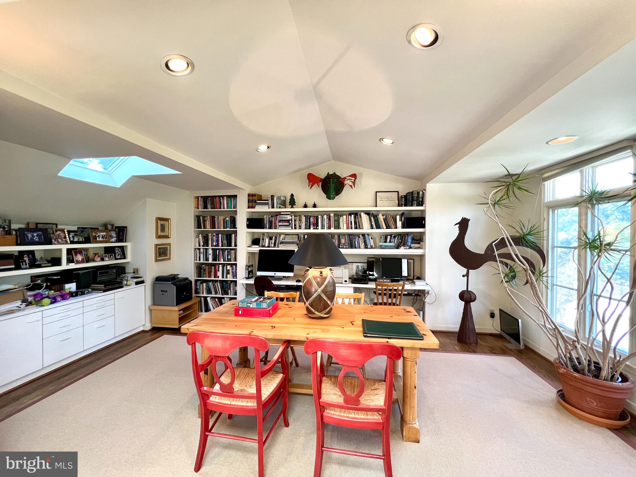 NORTH HILLS - Residential