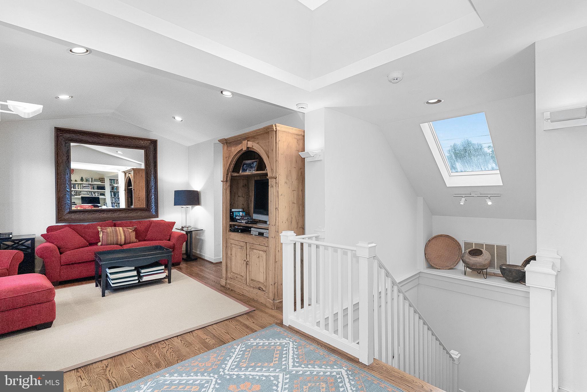 NORTH HILLS - Residential