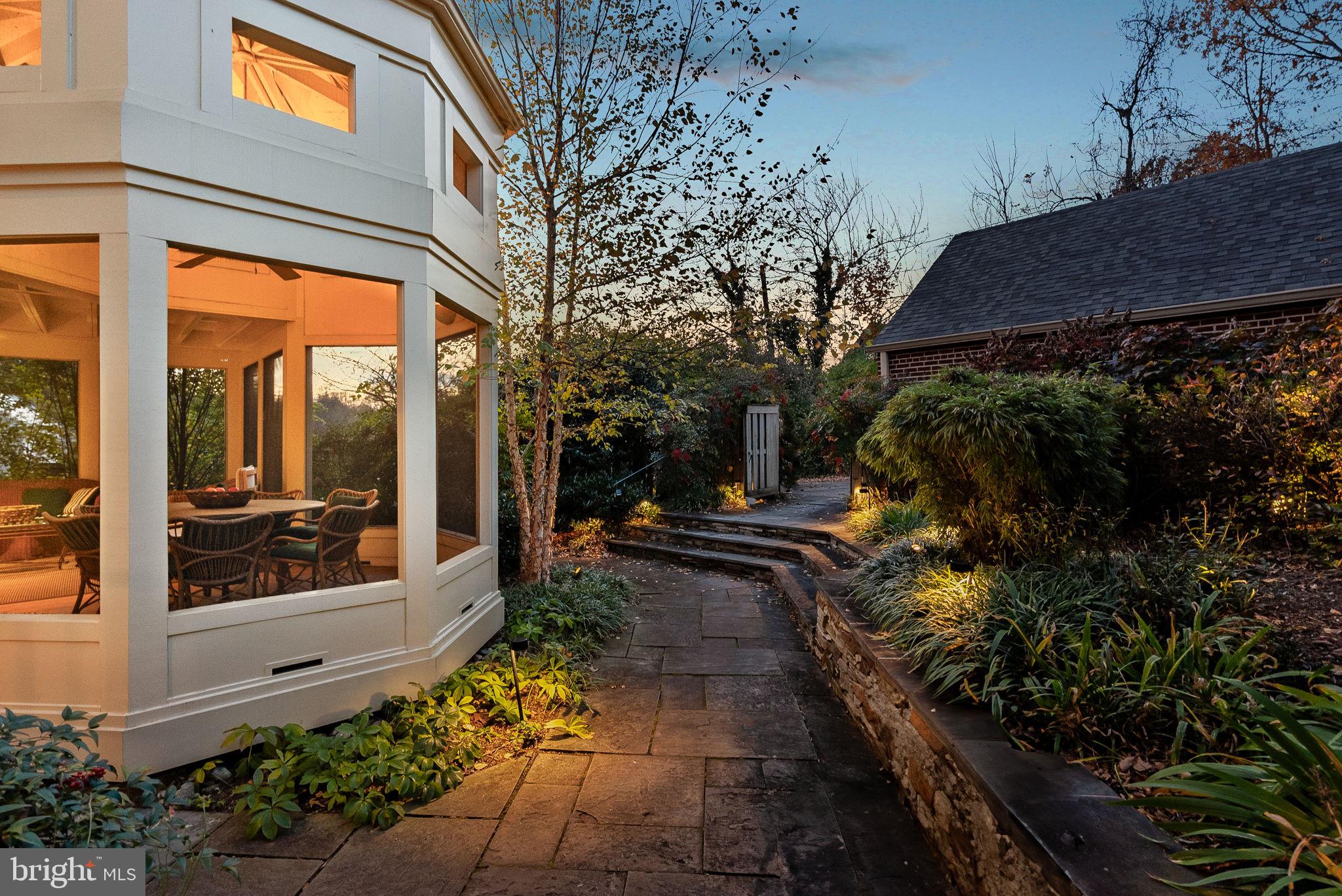 NORTH HILLS - Residential