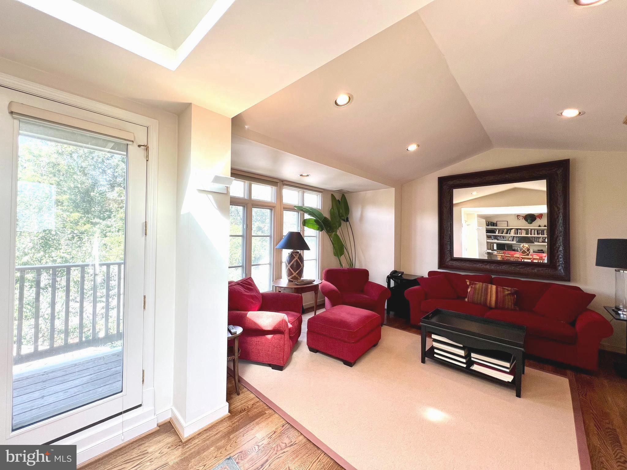 NORTH HILLS - Residential