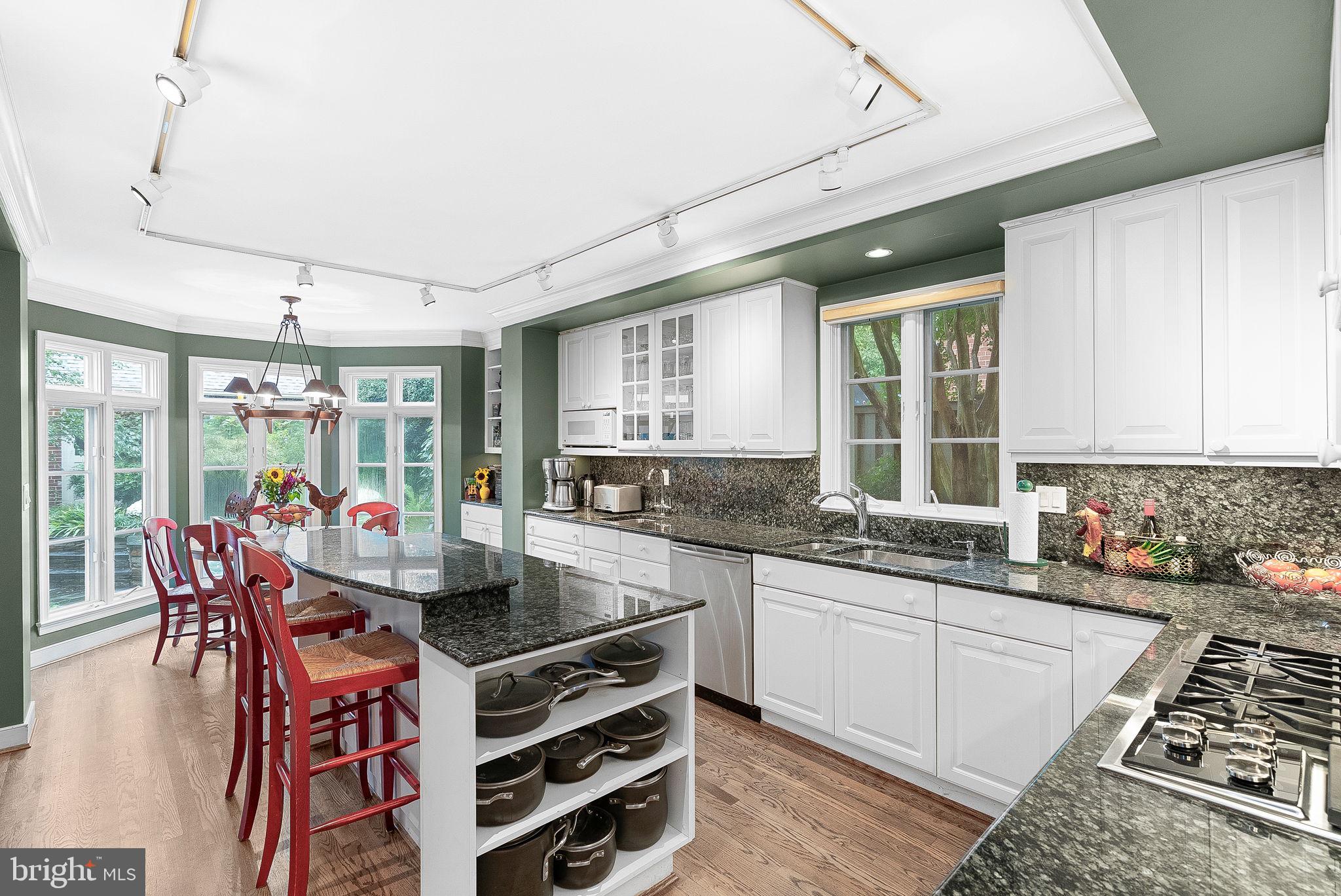 NORTH HILLS - Residential