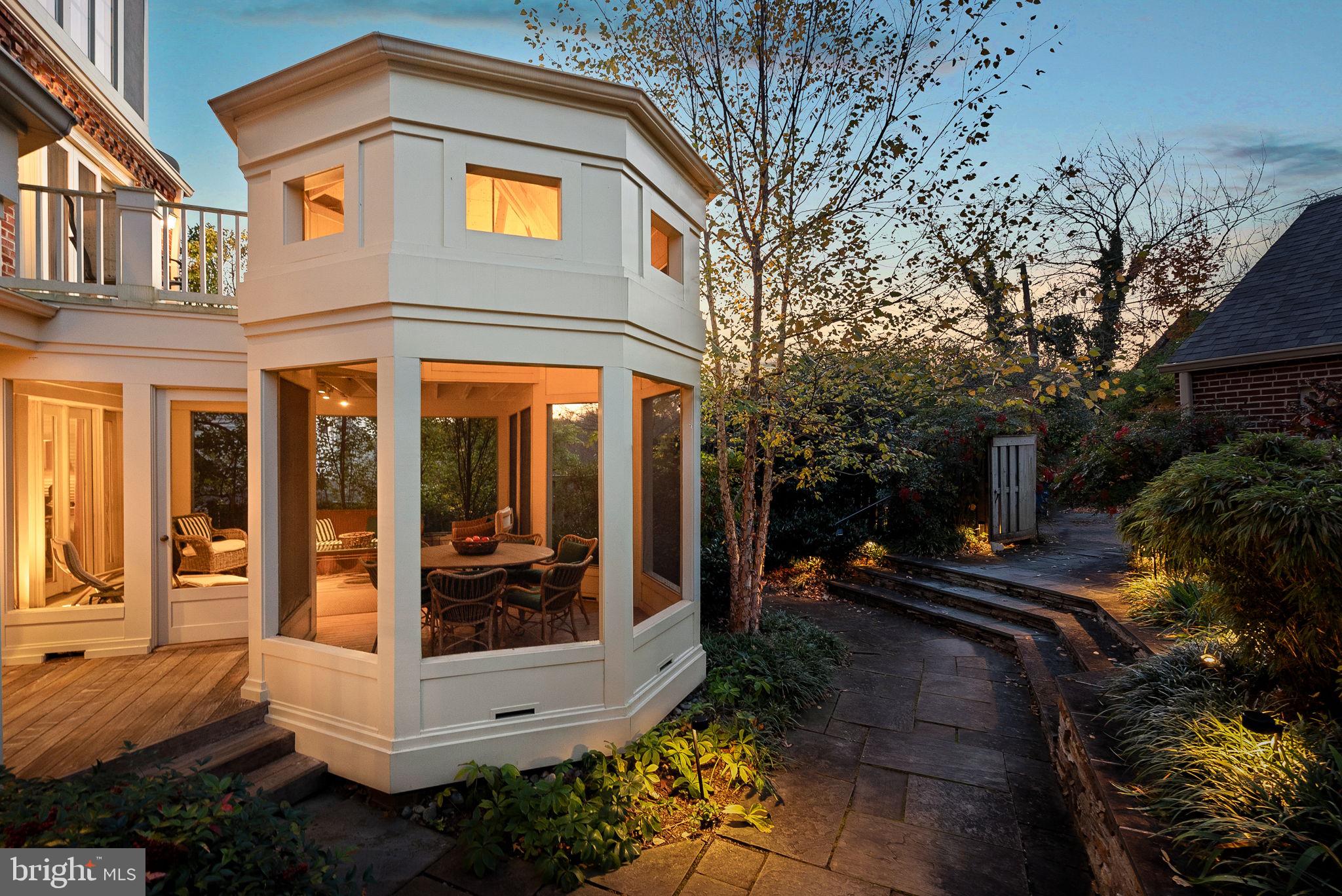 NORTH HILLS - Residential