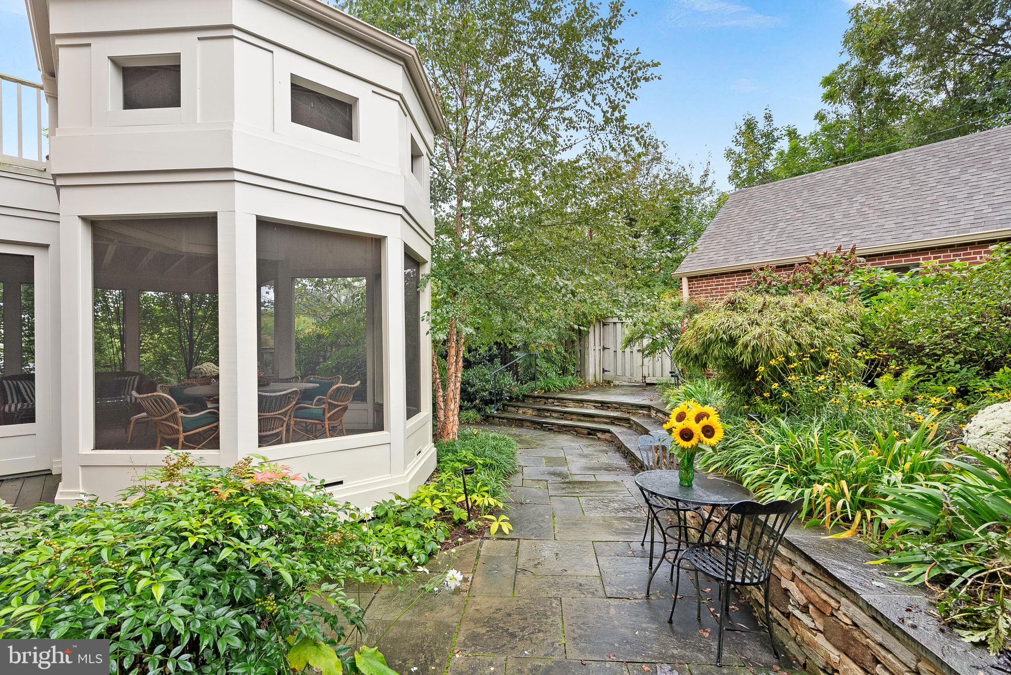 NORTH HILLS - Residential