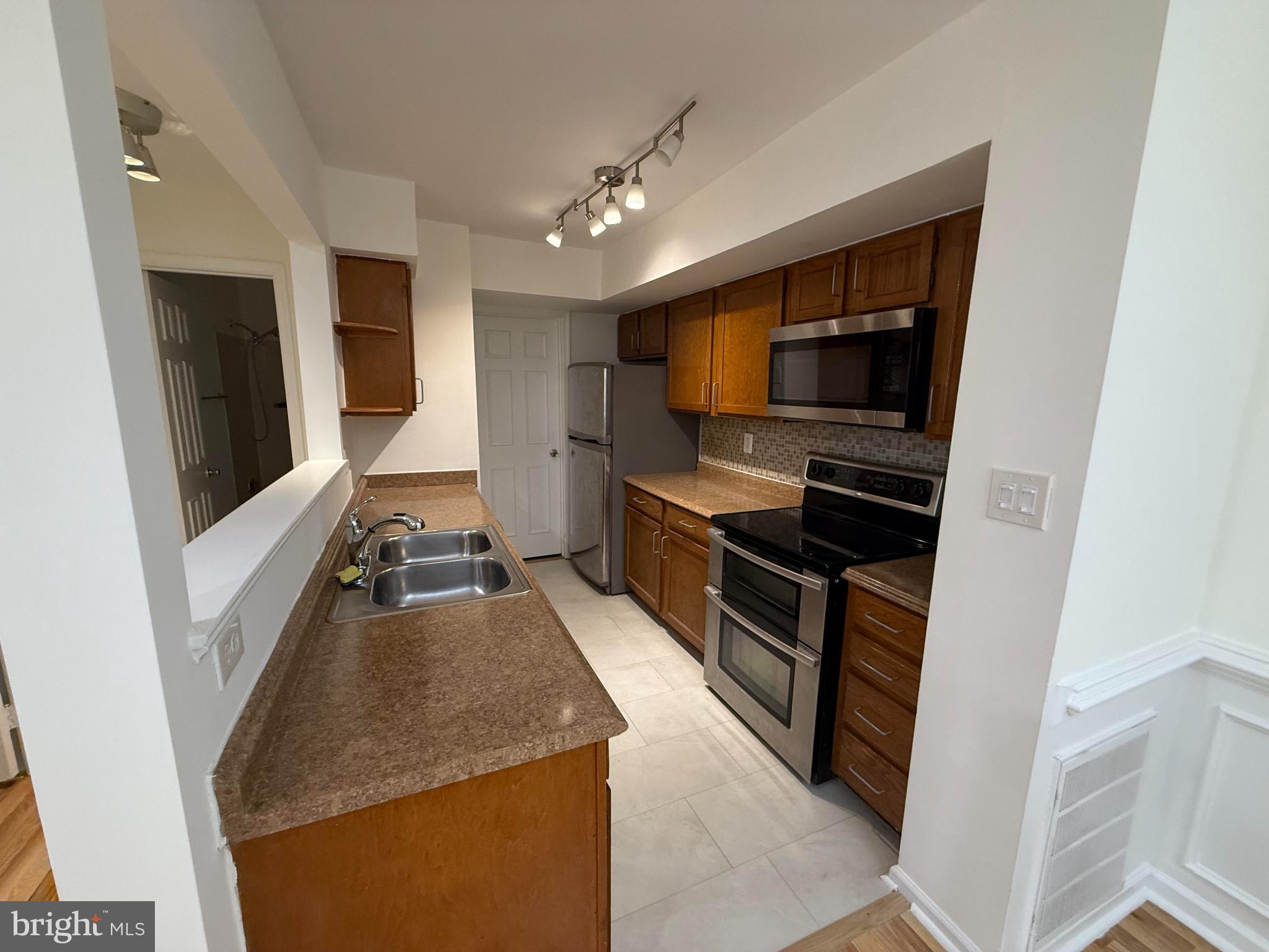 WATERS HOUSE - Residential Lease