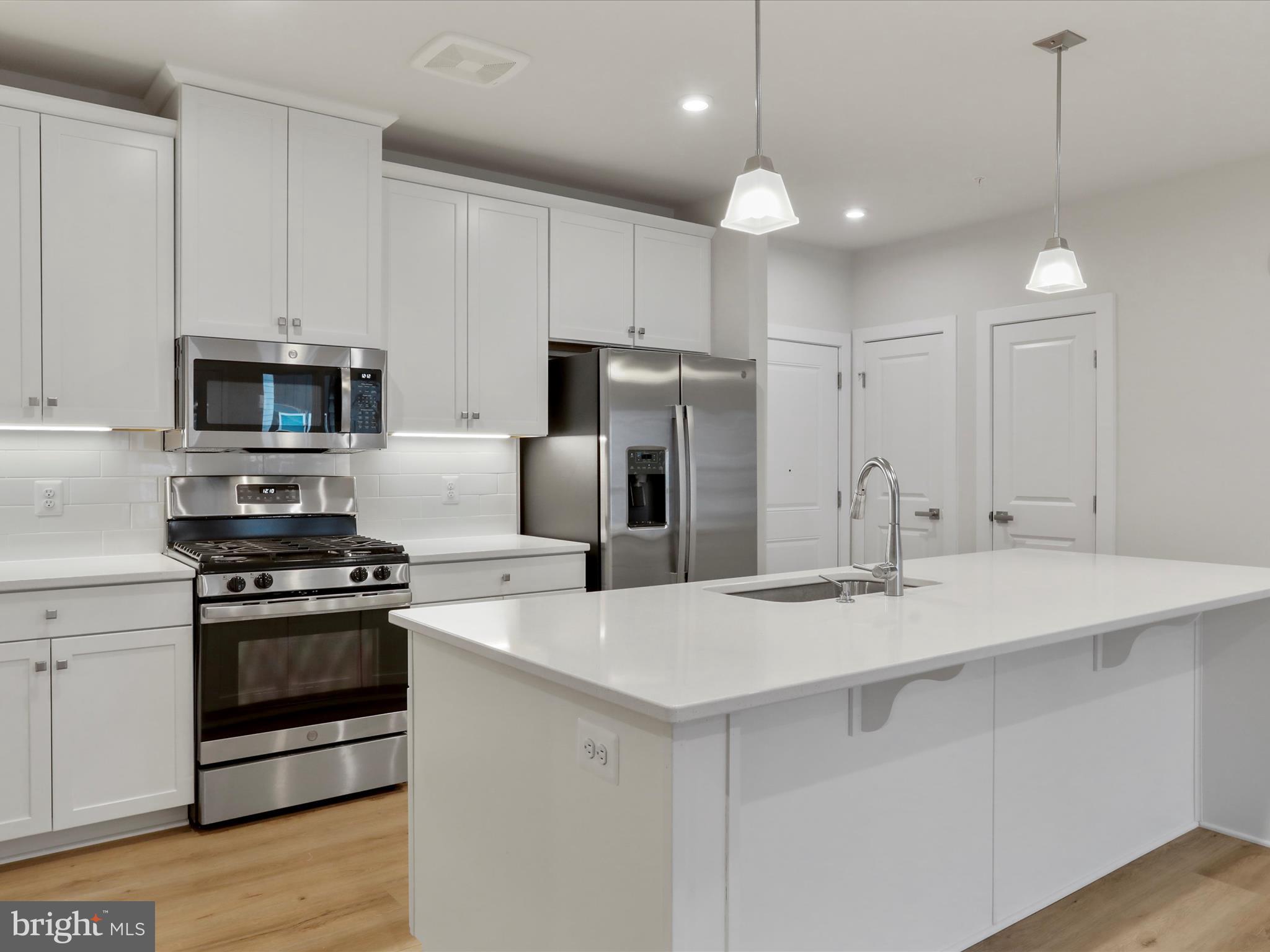 Welcome home to this gorgeous, like-new condo! This stunning unit was constructed last year and offers the perfect blend of modern elegance and comfort. Enjoy top-tier finishes like quartz countertops, stainless steel appliances, and beautiful LVP flooring throughout.
Relax and unwind in the meticulously manicured common grounds, take a stroll on the walking path, or enjoy the convenience of the handy elevator.
Situated in quaint and charming Winchester, this condo is just minutes away from downtown, where you’ll find an abundance of shopping, dining, and entertainment options.
Why wait for new construction when this move-in-ready home is available today?