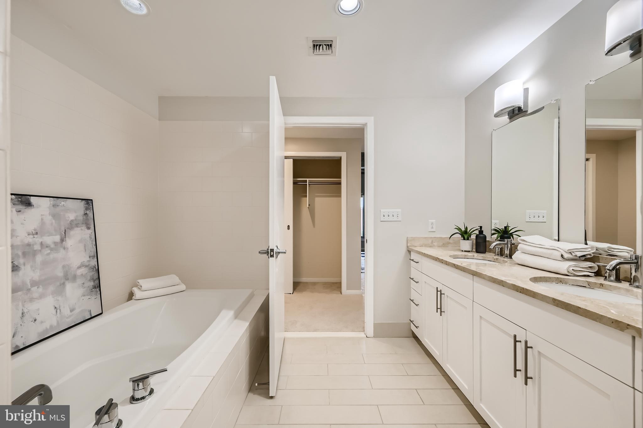 LOCUST POINT - Residential