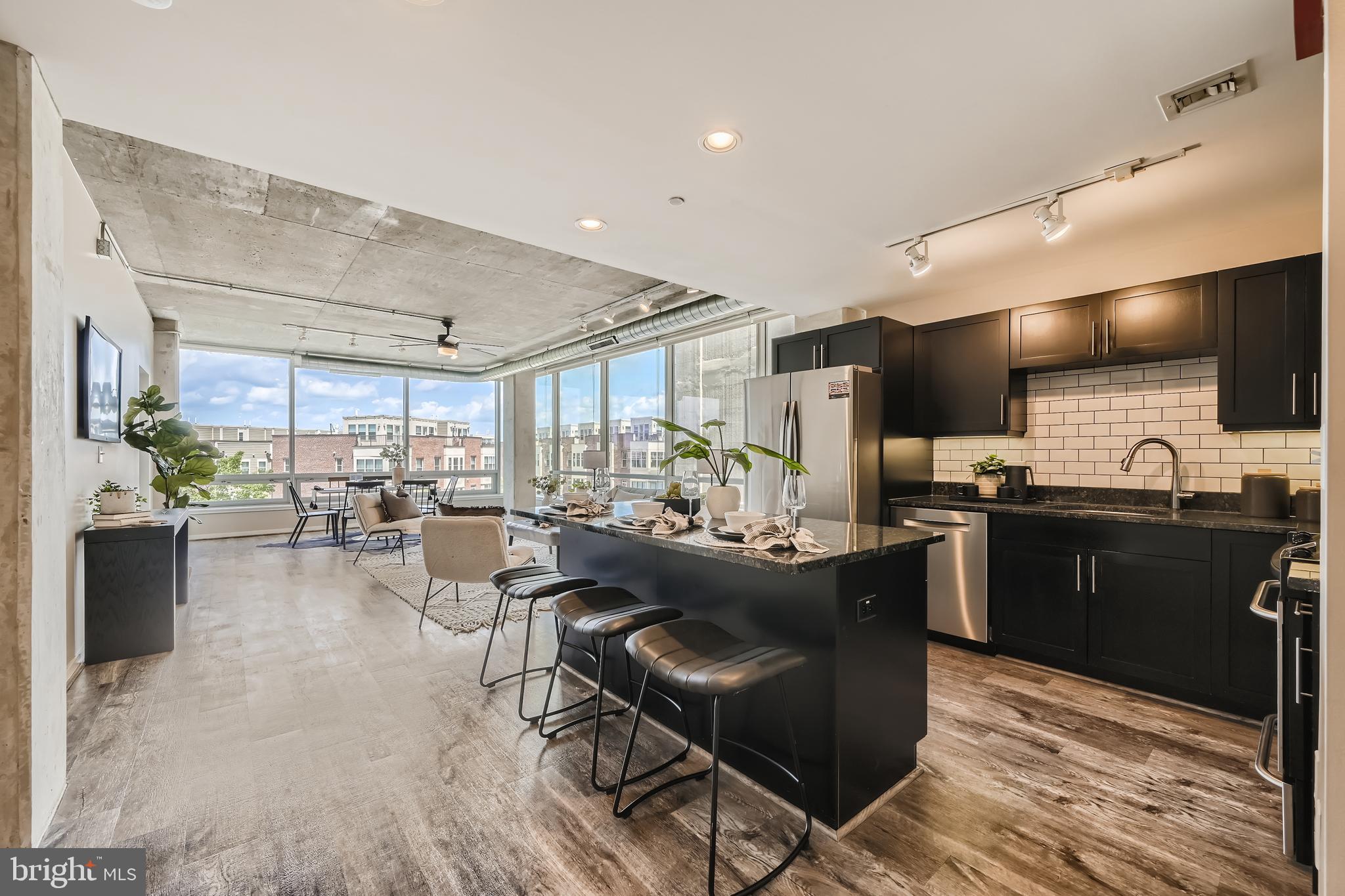 LOCUST POINT - Residential