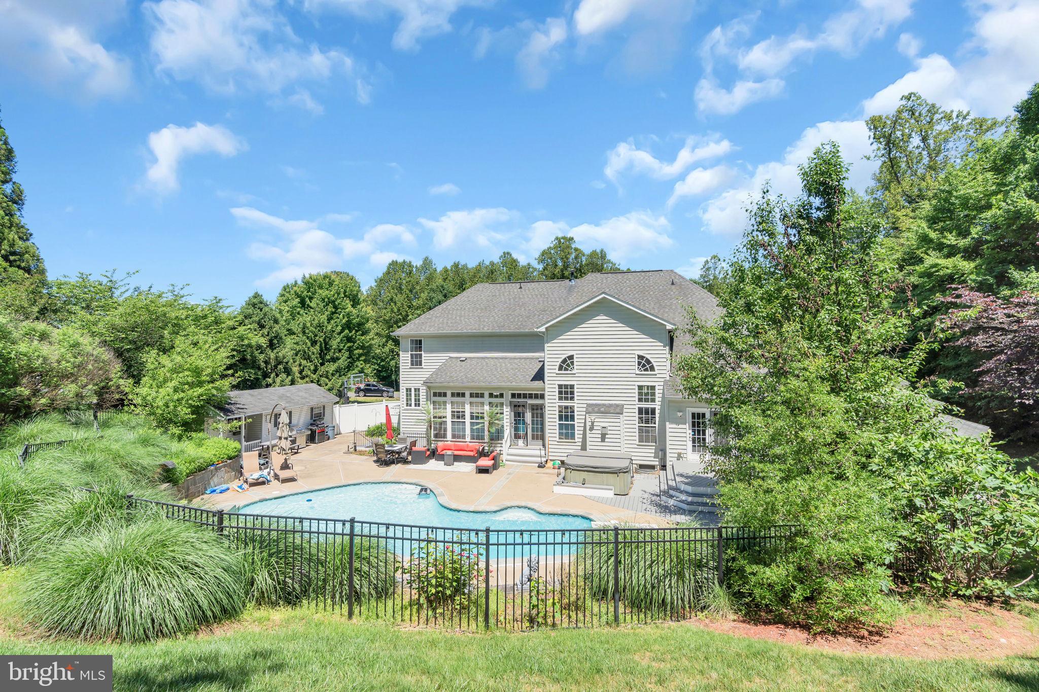 LAURENWOOD ESTATES - Residential