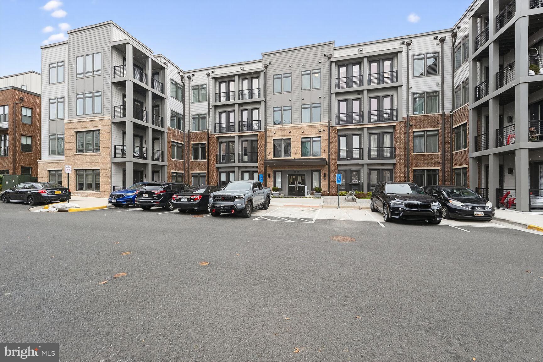 TALL OAKS - Residential