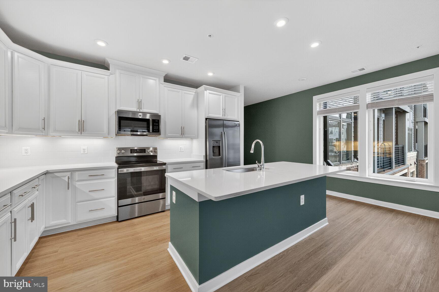 TALL OAKS - Residential