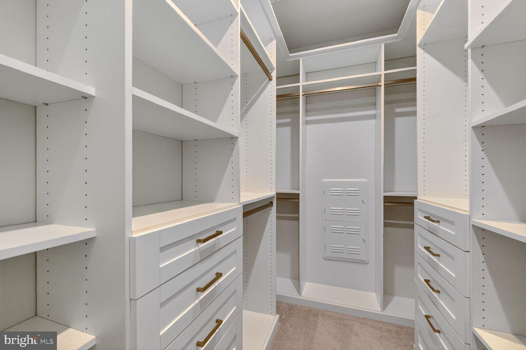 TALL OAKS - Residential