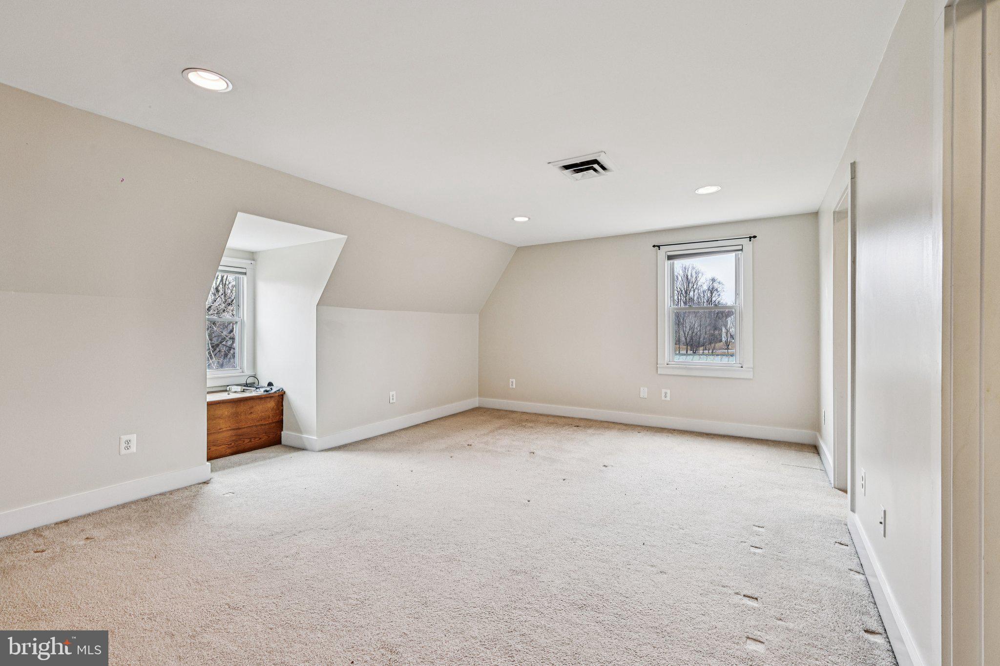 RIVER BEND - Residential