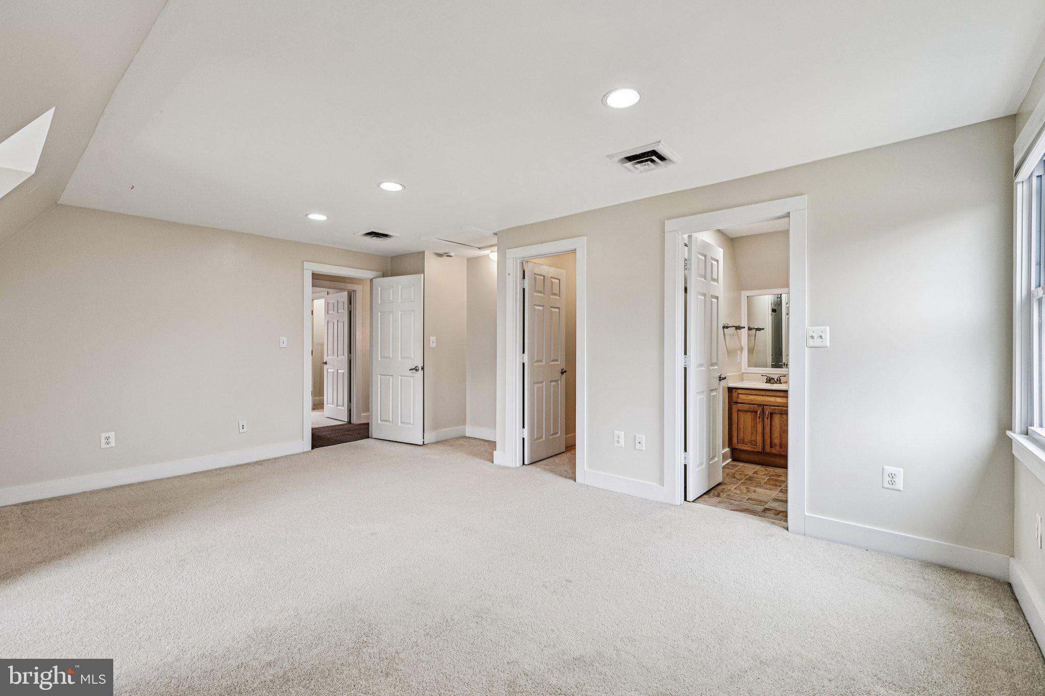 RIVER BEND - Residential