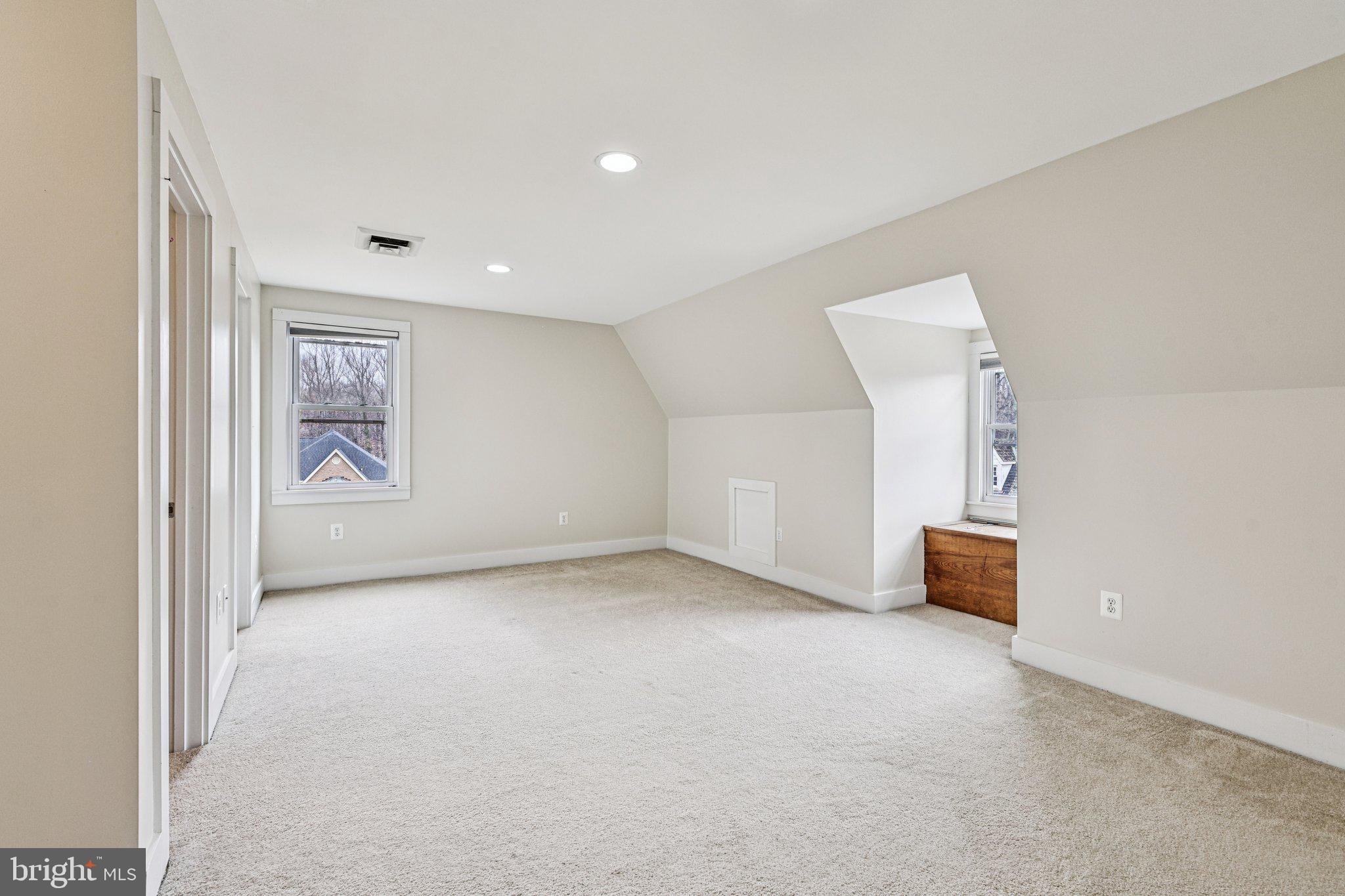 RIVER BEND - Residential