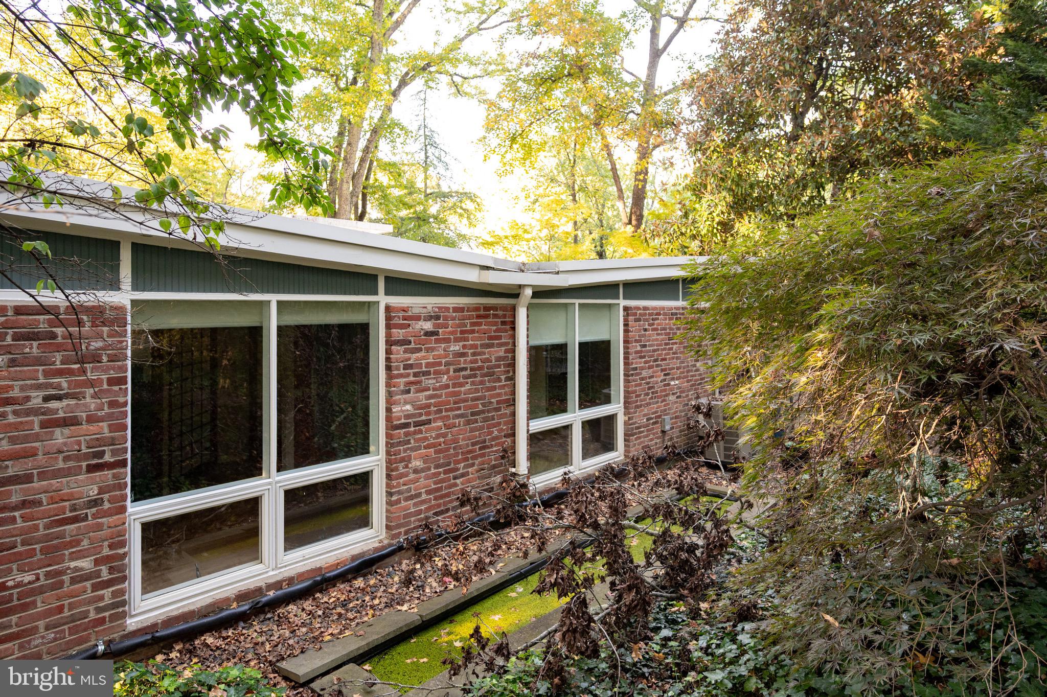 HOLLIN HILLS - Residential Lease