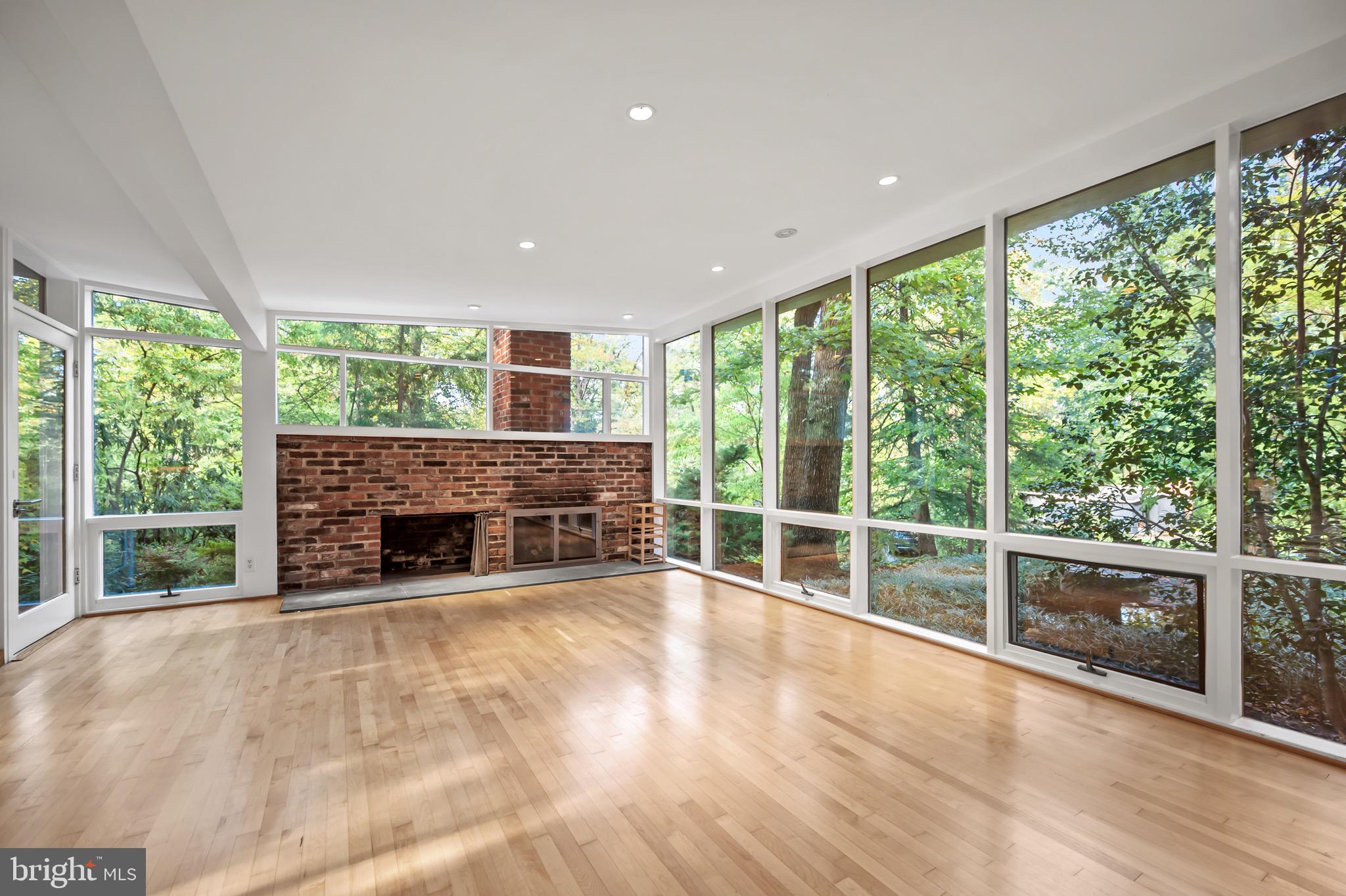 HOLLIN HILLS - Residential Lease