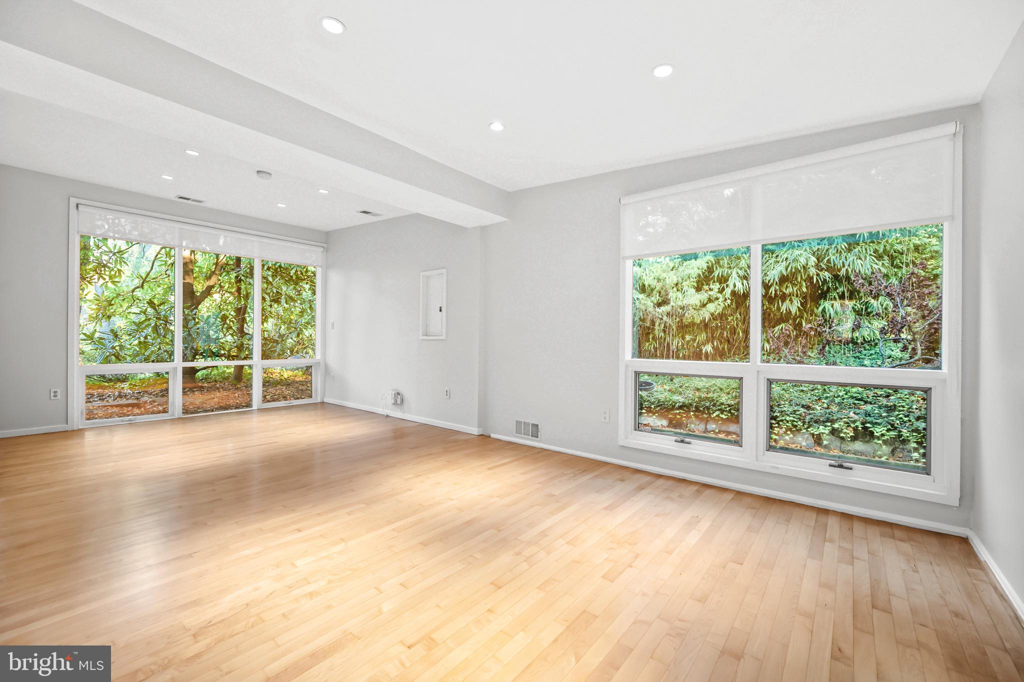 HOLLIN HILLS - Residential Lease