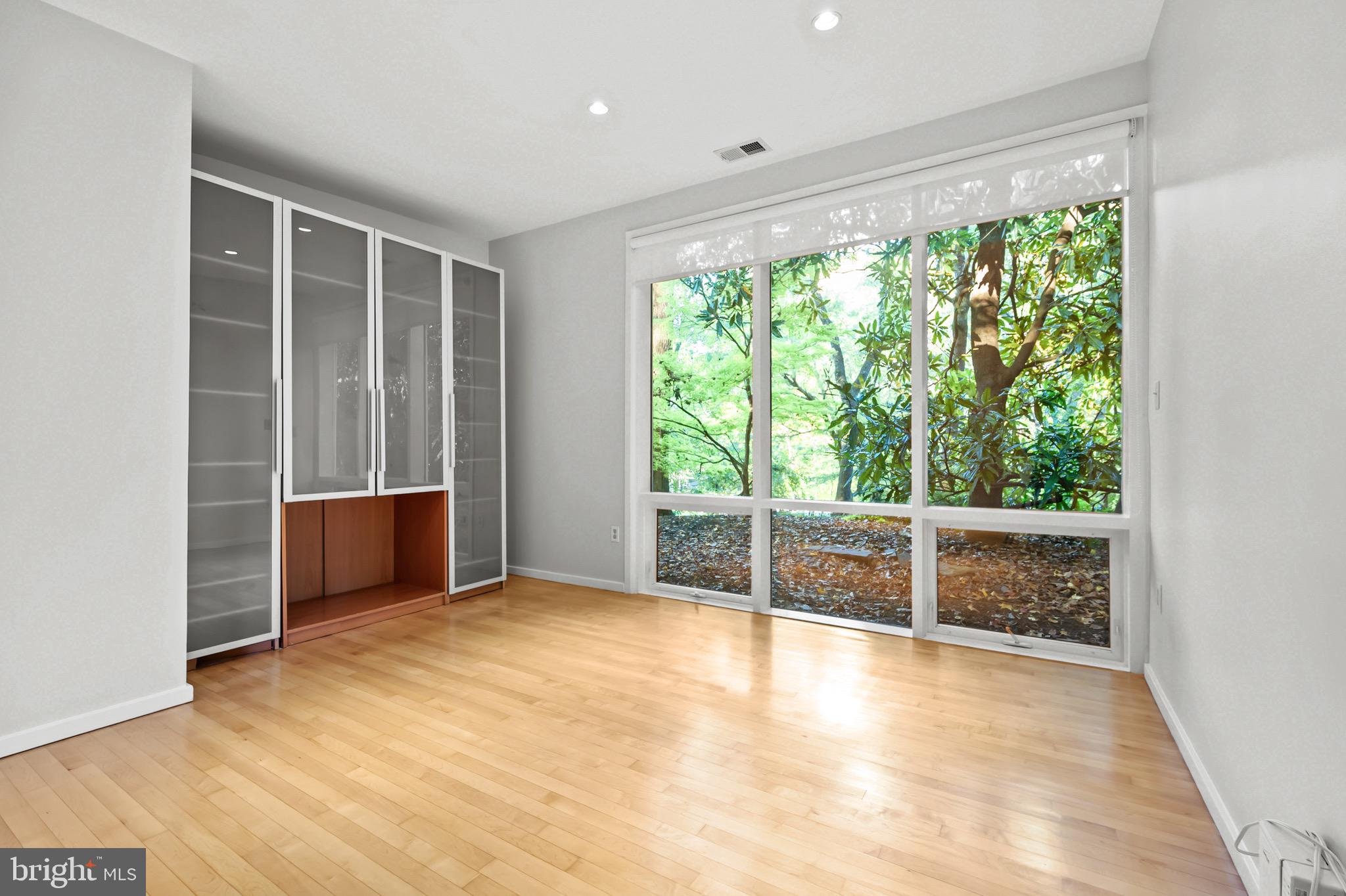 HOLLIN HILLS - Residential Lease