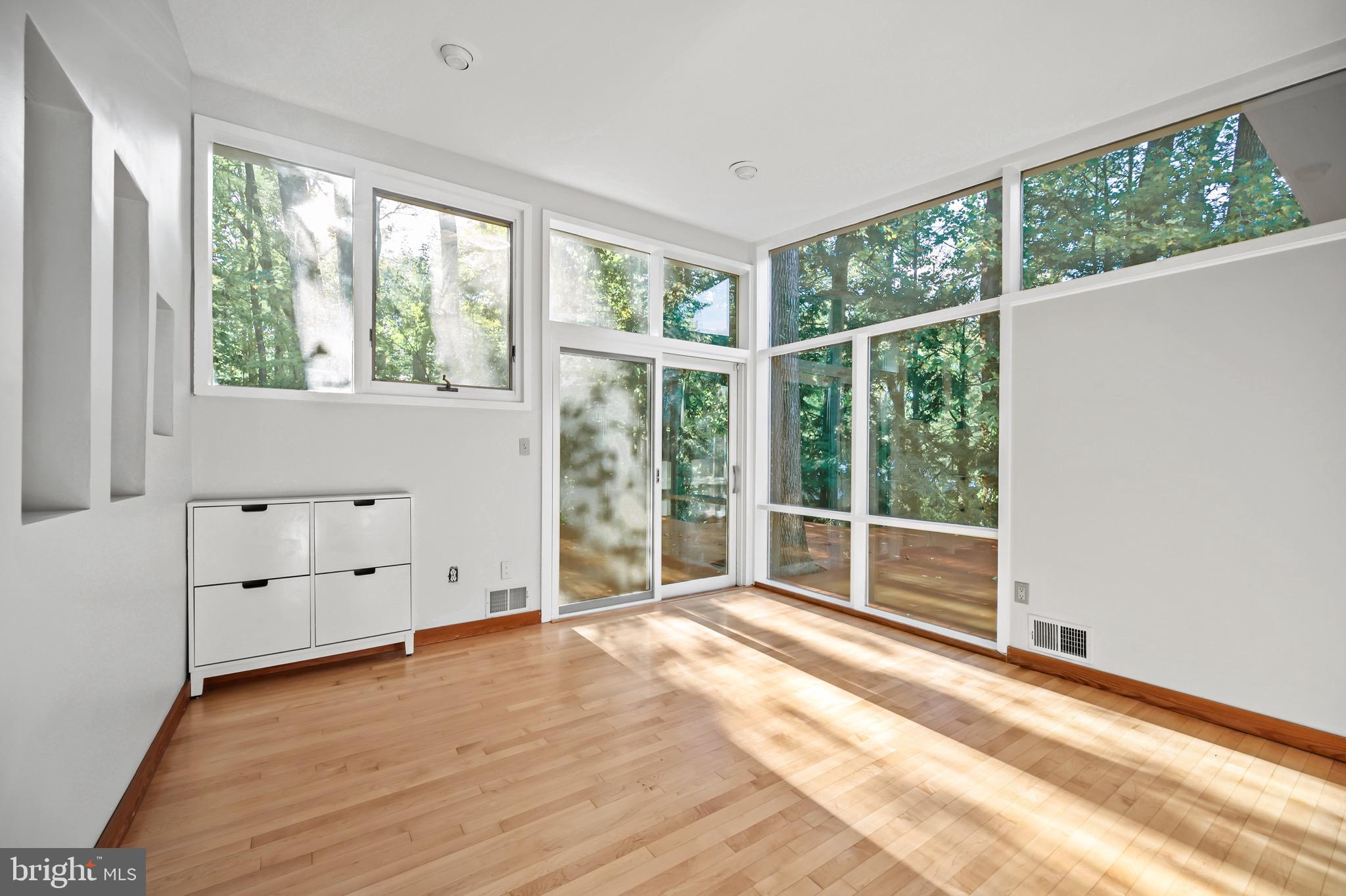 HOLLIN HILLS - Residential Lease