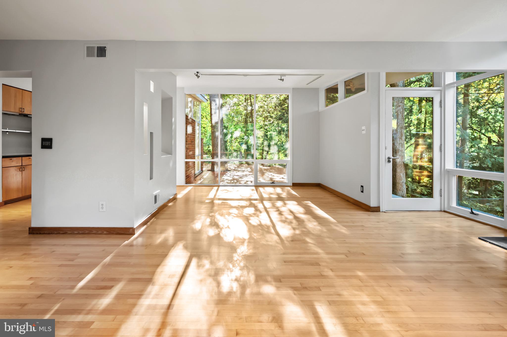 HOLLIN HILLS - Residential Lease