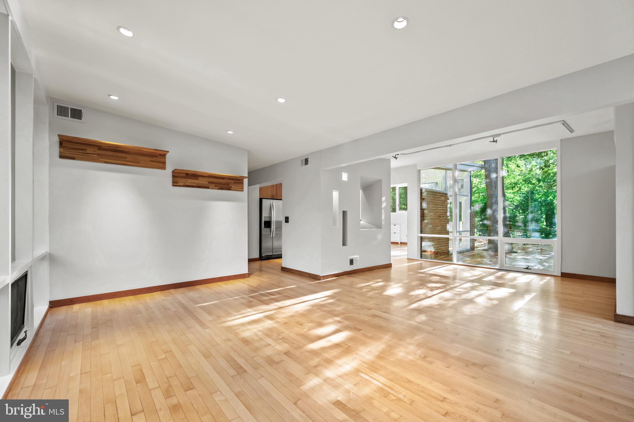 HOLLIN HILLS - Residential Lease