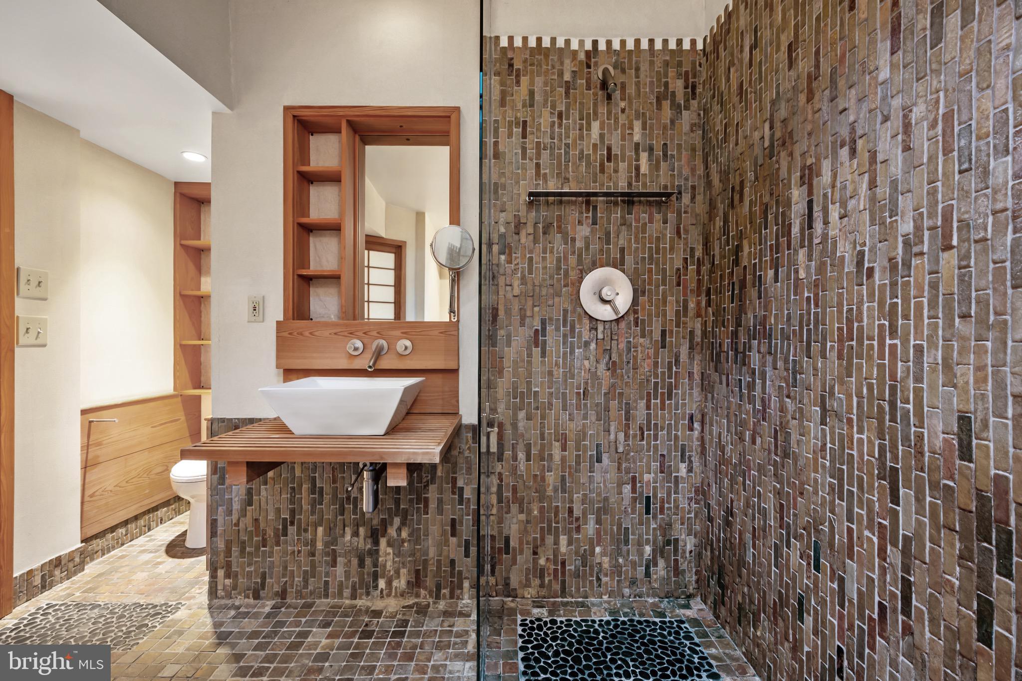 HOLLIN HILLS - Residential Lease