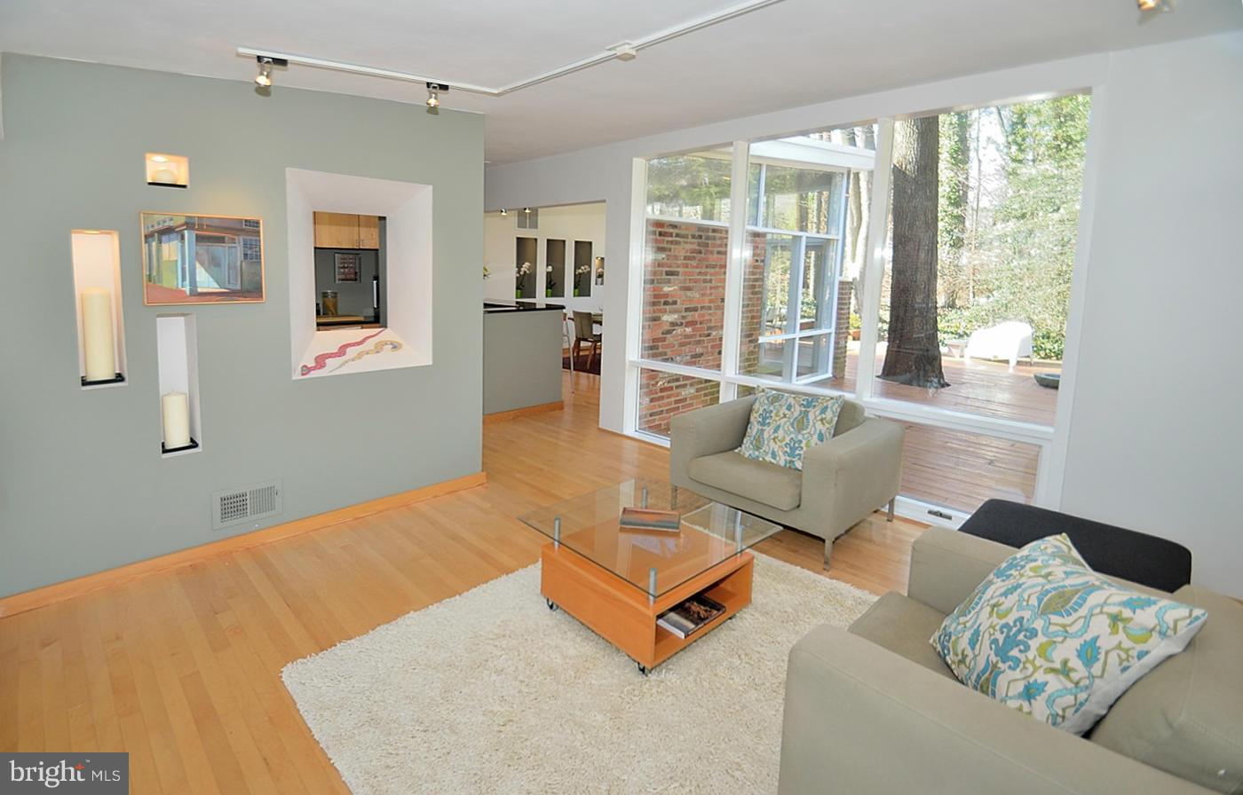 HOLLIN HILLS - Residential Lease