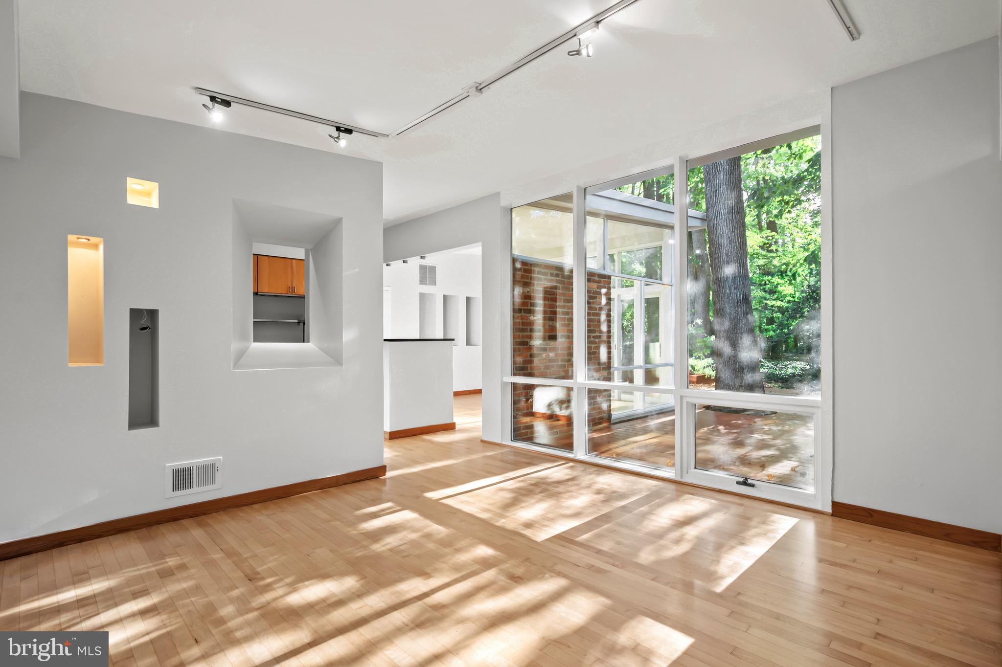 HOLLIN HILLS - Residential Lease