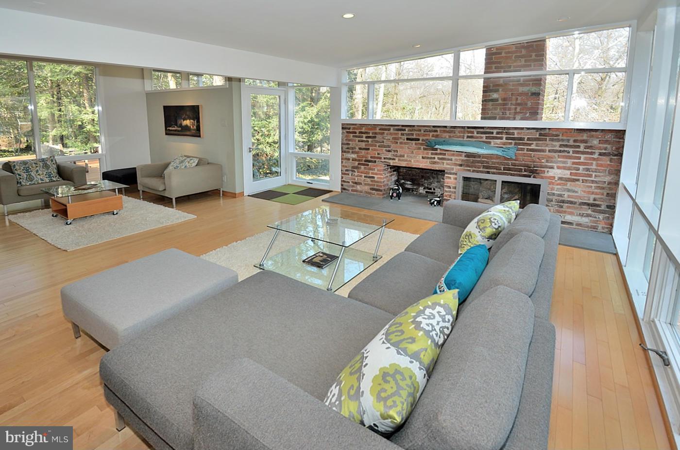 HOLLIN HILLS - Residential Lease