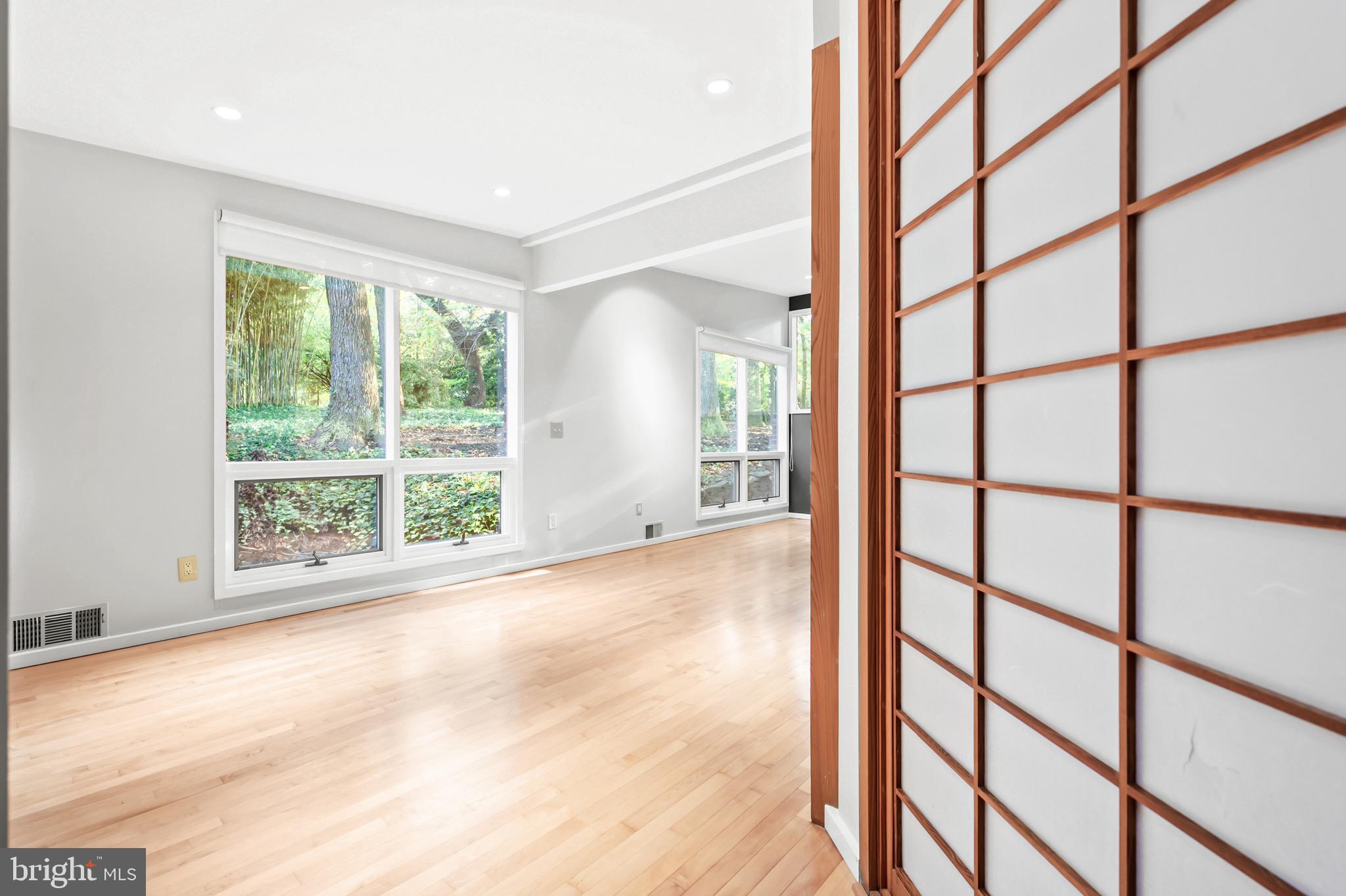 HOLLIN HILLS - Residential Lease