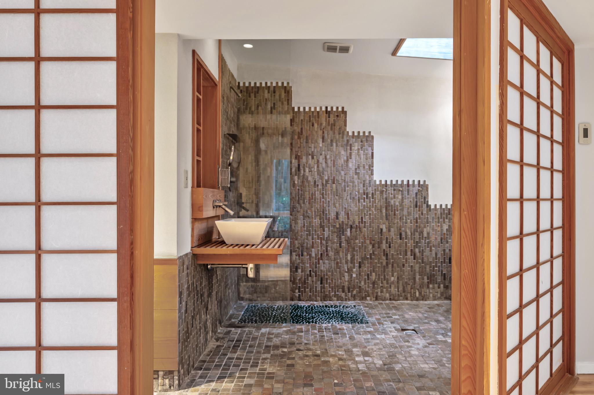 HOLLIN HILLS - Residential Lease