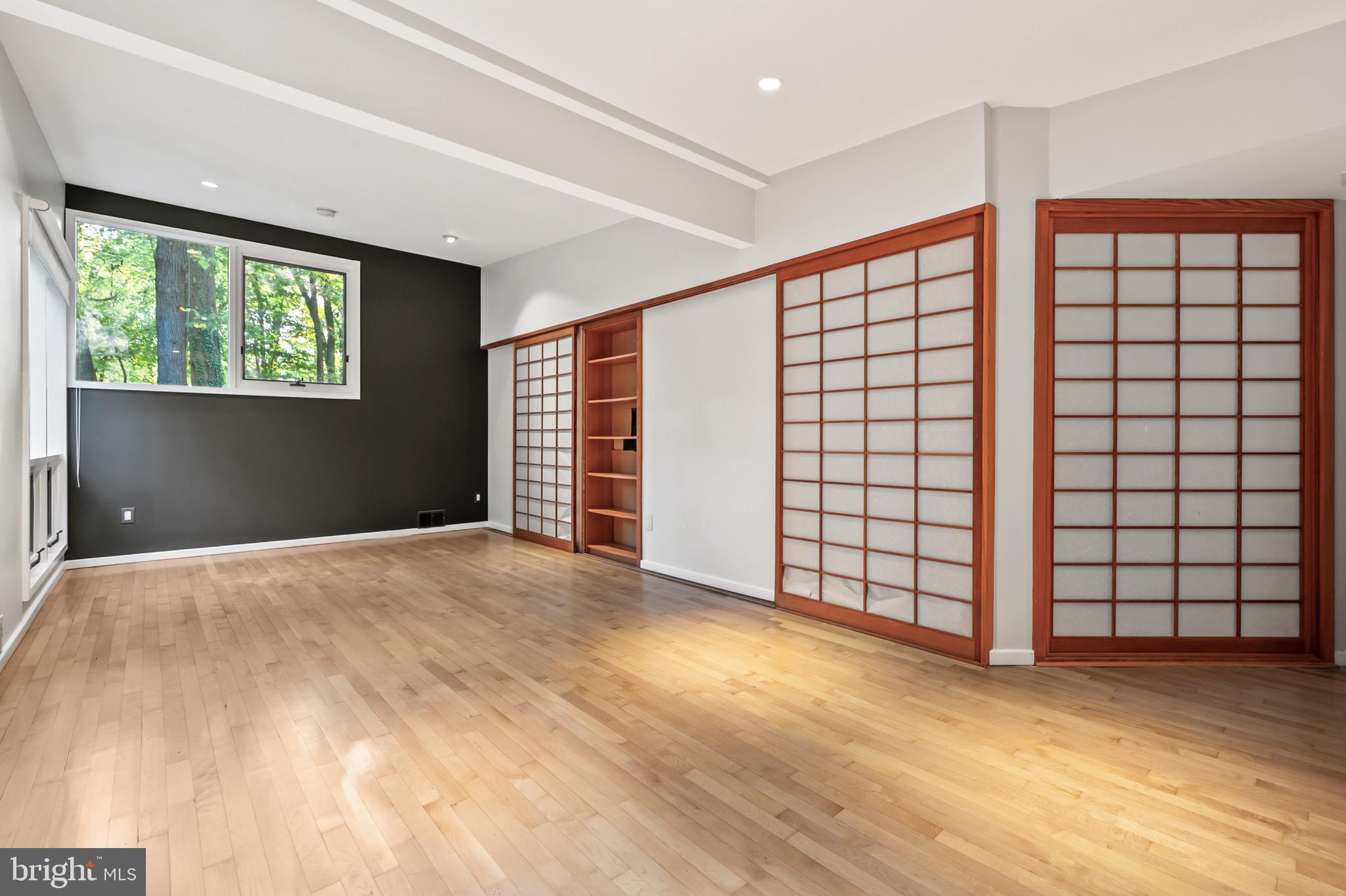 HOLLIN HILLS - Residential Lease